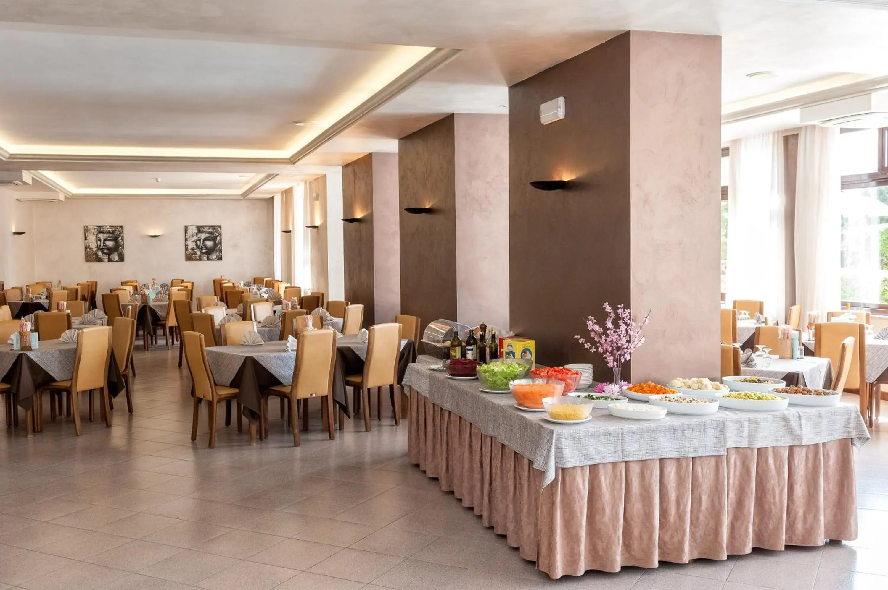 Restaurant/Places to Eat in Hotel Bellavista
