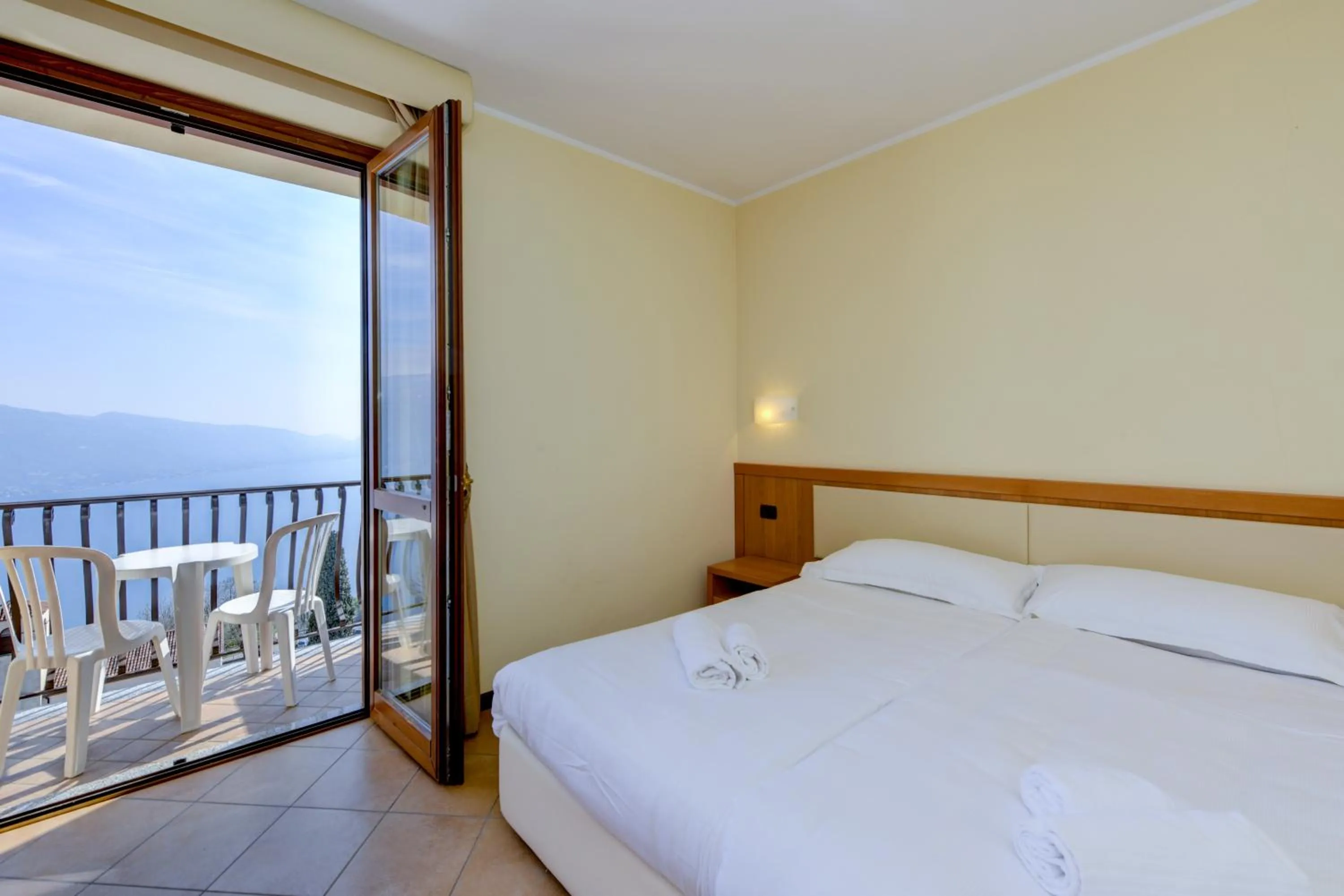 View (from property/room), Bed in Hotel Bellavista