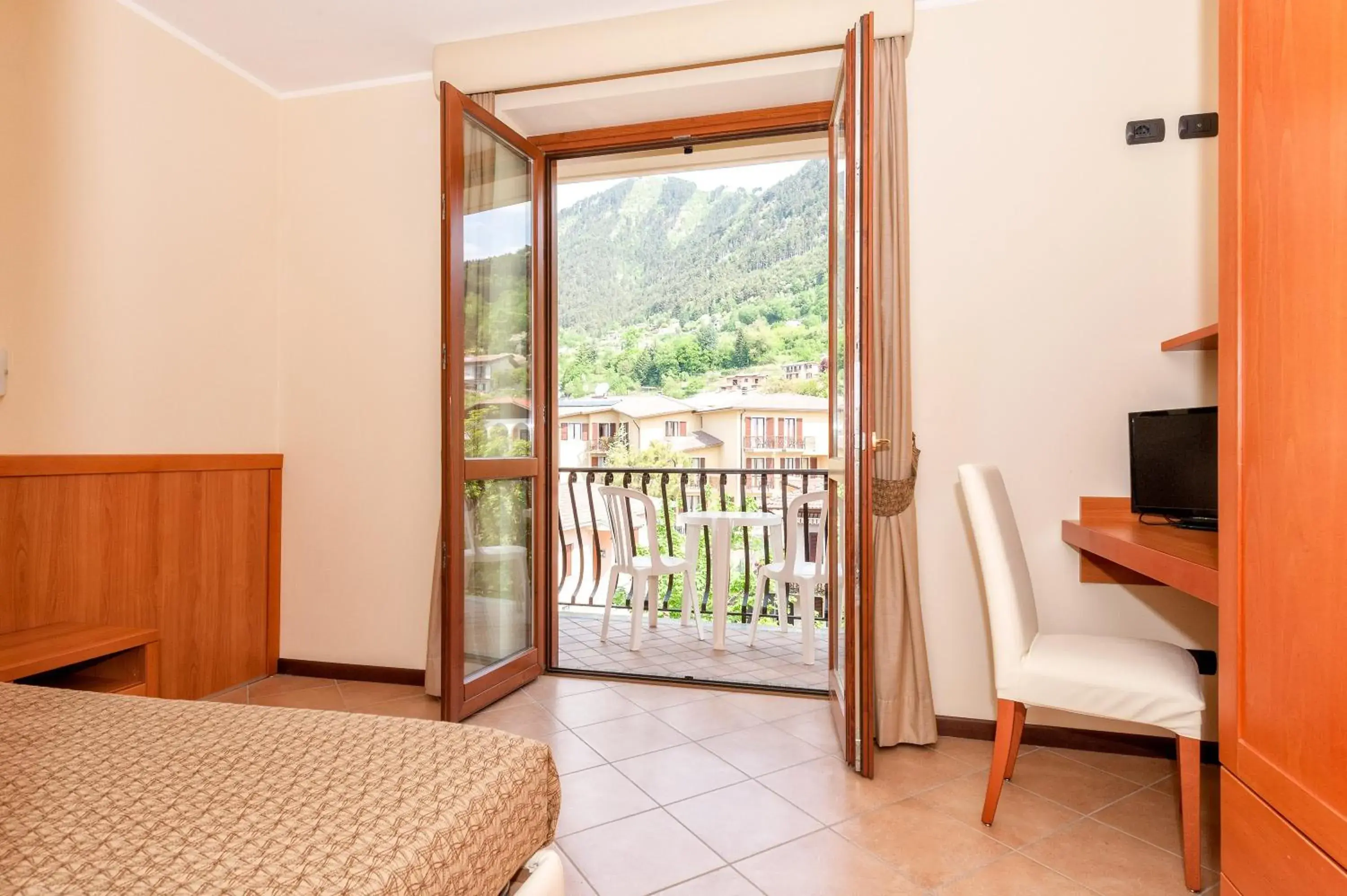 Balcony/Terrace, Bed in Hotel Bellavista