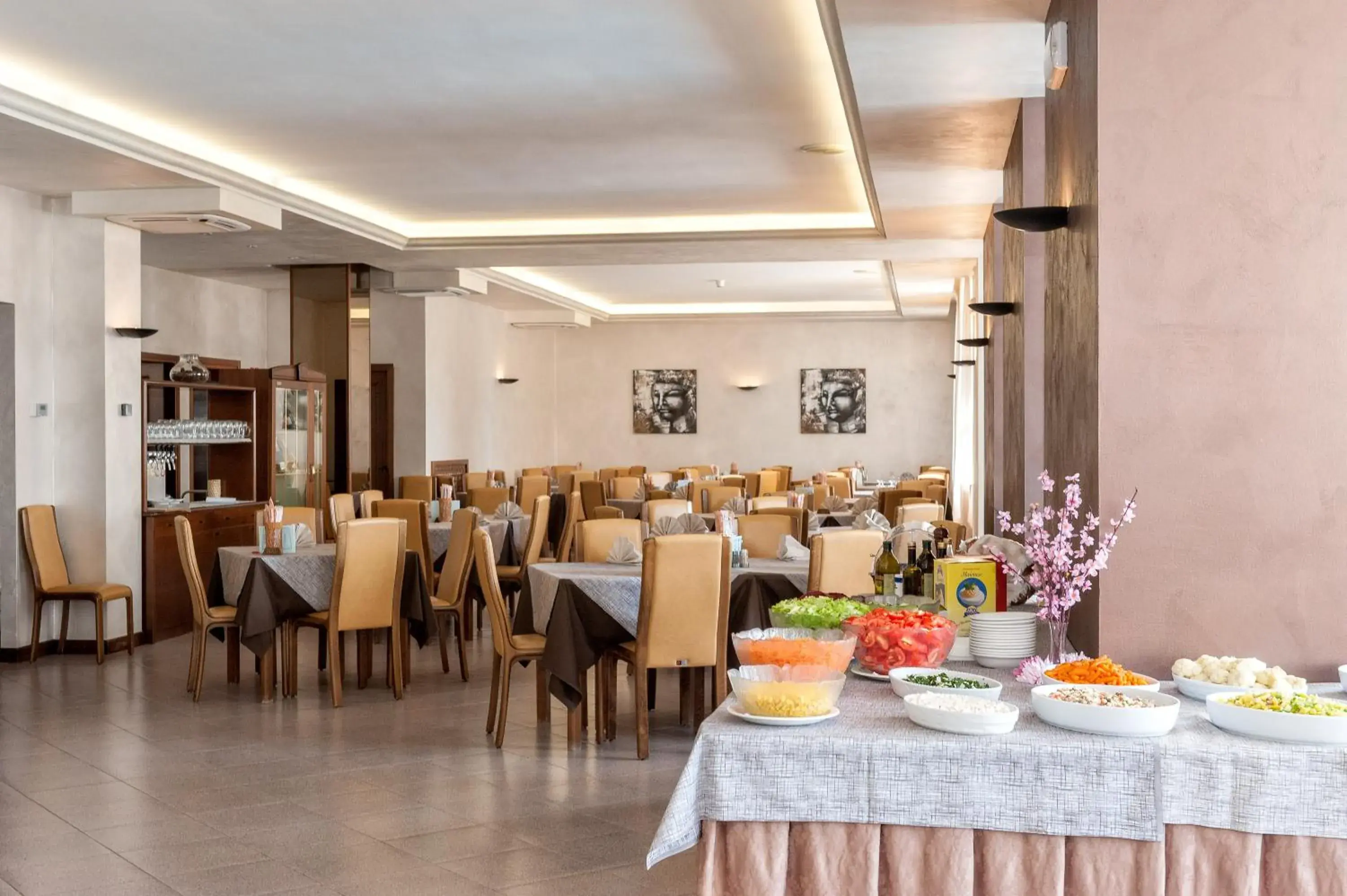 Restaurant/Places to Eat in Hotel Bellavista