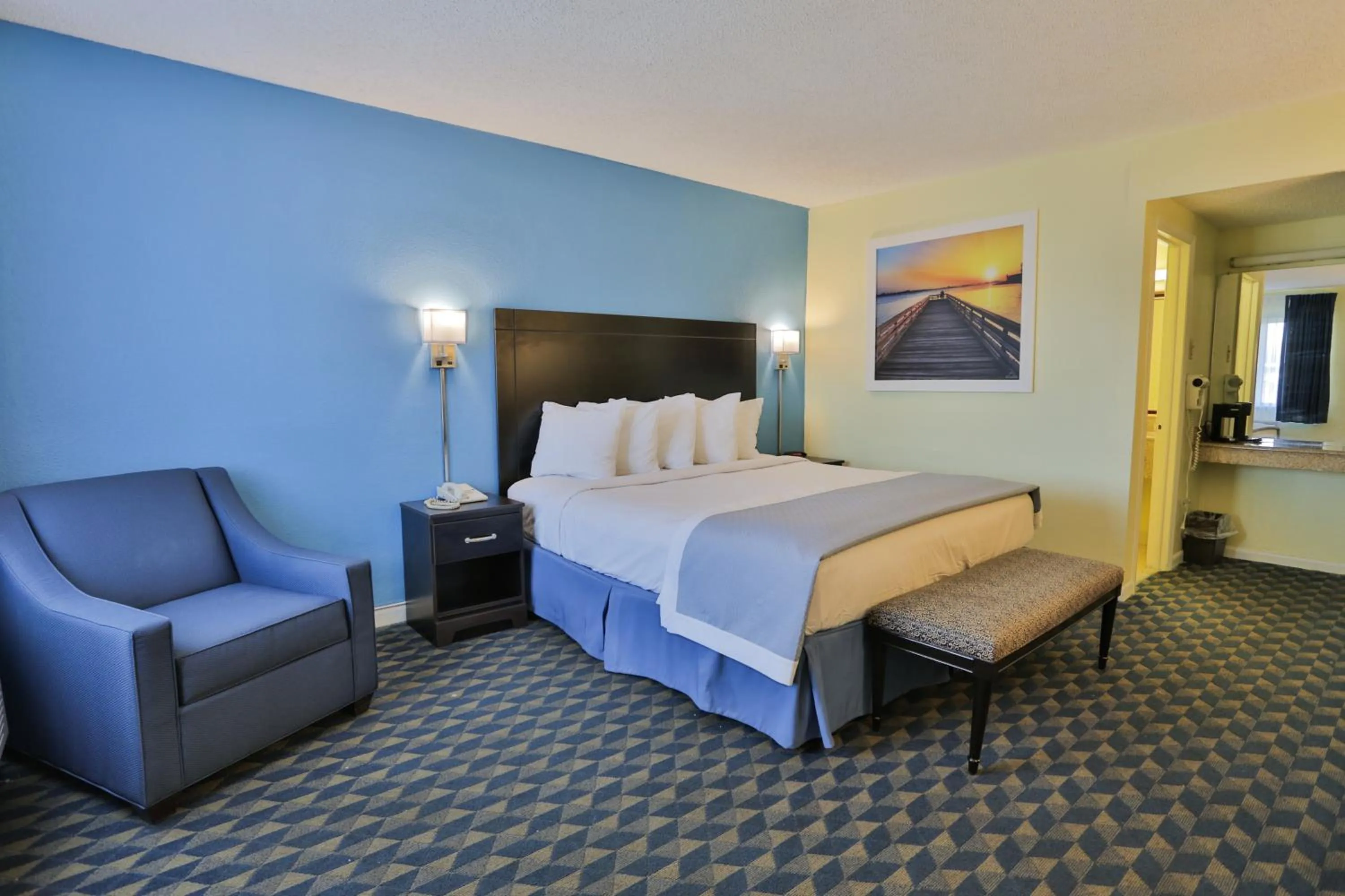 Photo of the whole room, Bed in Days Inn by Wyndham Wrightstown McGuire AFB Bordentown