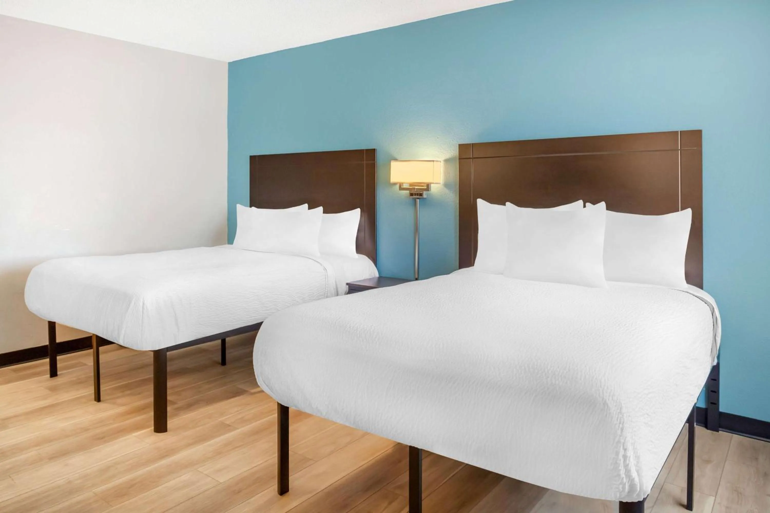 Photo of the whole room, Bed in Days Inn by Wyndham Wrightstown McGuire AFB Bordentown