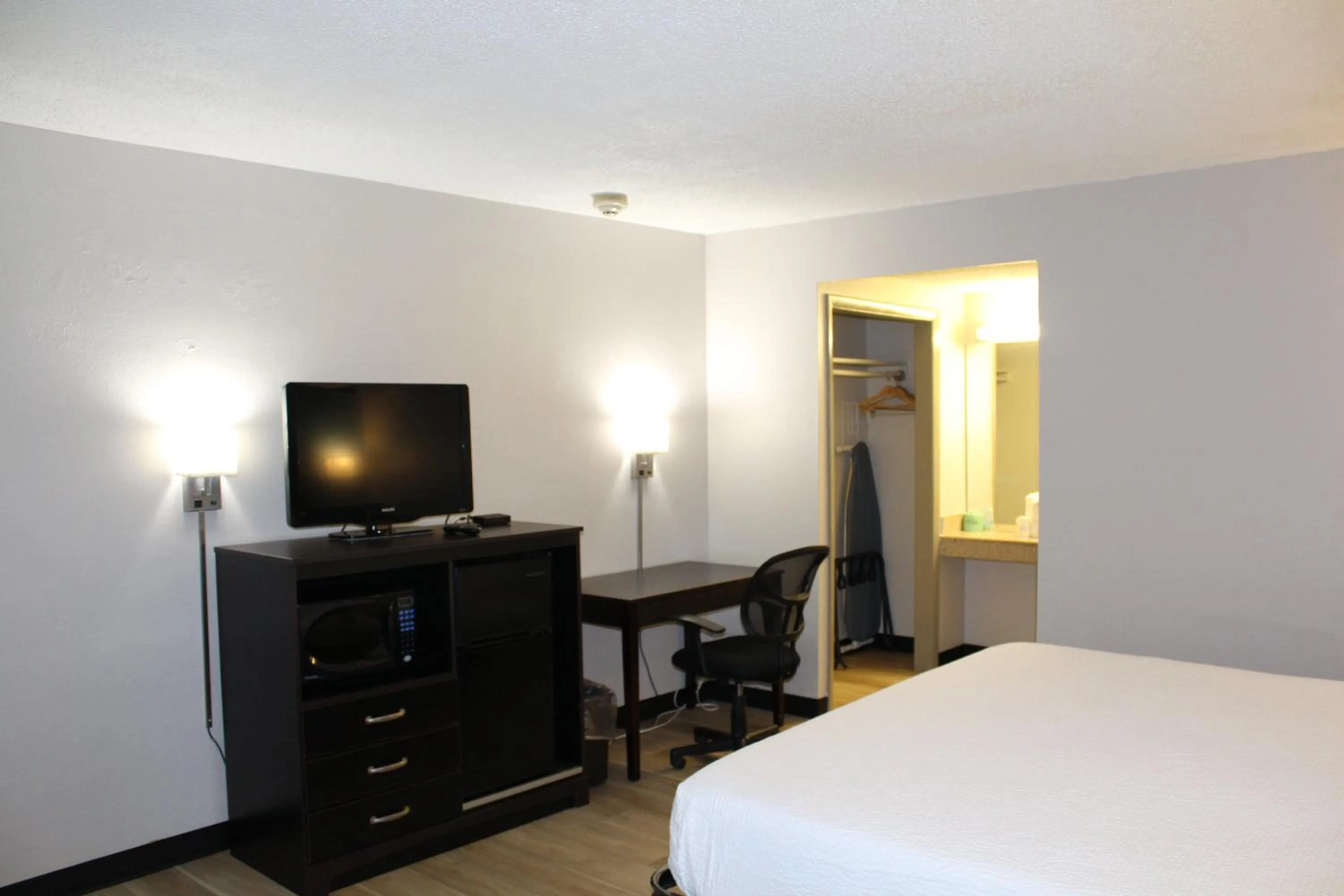 Bed in Days Inn by Wyndham Wrightstown McGuire AFB Bordentown