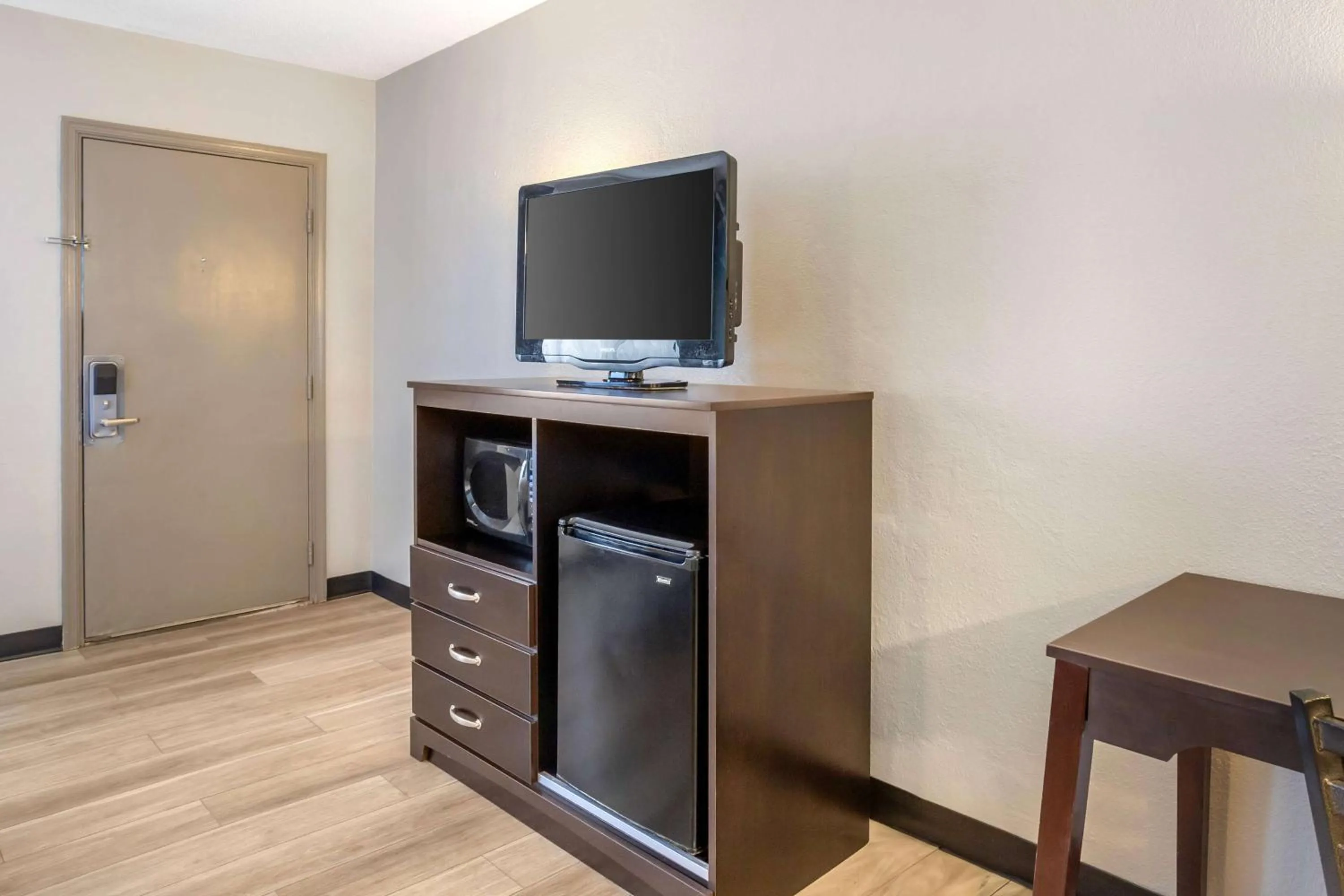 Photo of the whole room in Days Inn by Wyndham Wrightstown McGuire AFB Bordentown