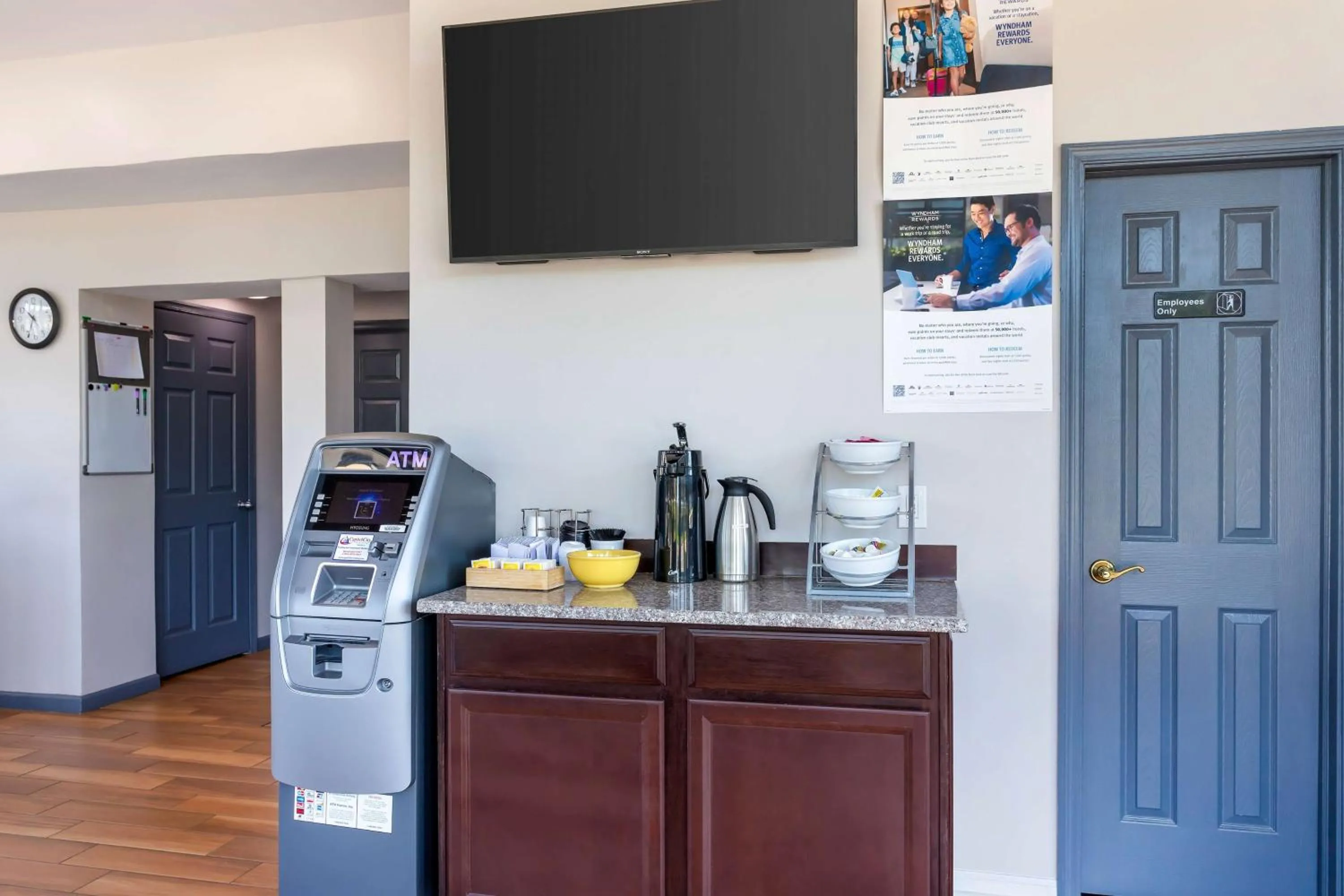 Restaurant/places to eat in Days Inn by Wyndham Wrightstown McGuire AFB Bordentown