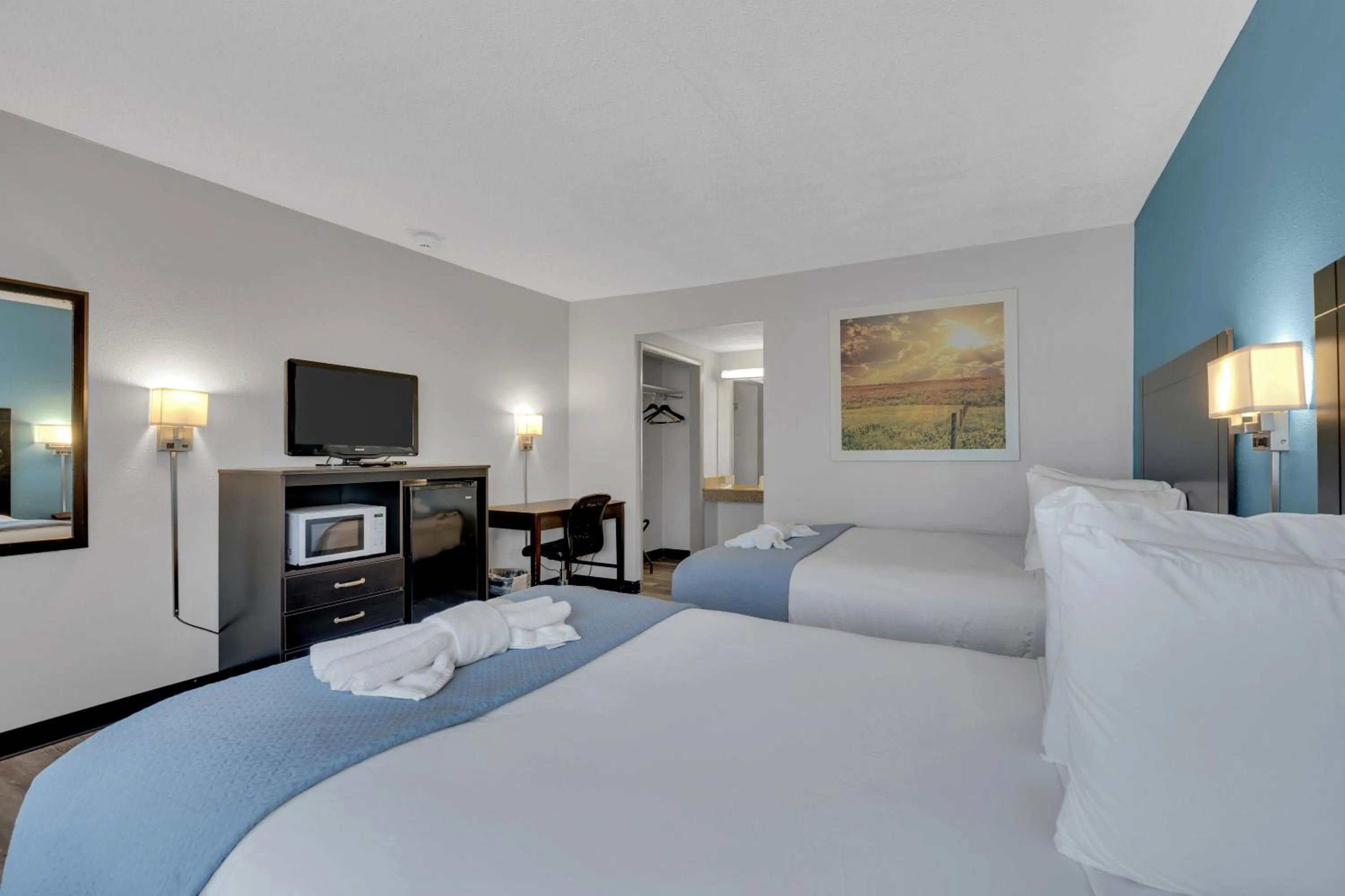 Bedroom, Bed in Days Inn by Wyndham Wrightstown McGuire AFB Bordentown