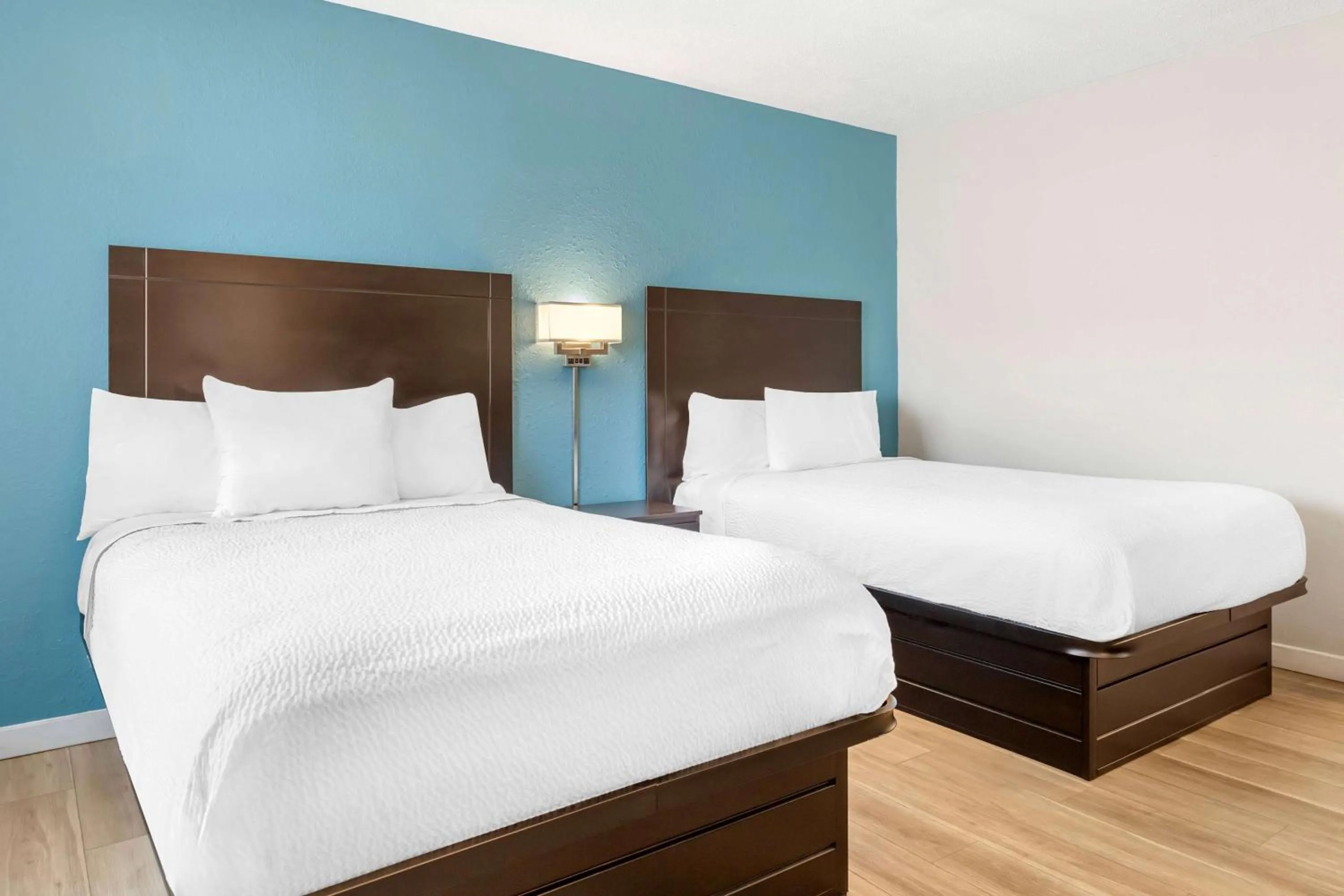 Photo of the whole room, Bed in Days Inn by Wyndham Wrightstown McGuire AFB Bordentown