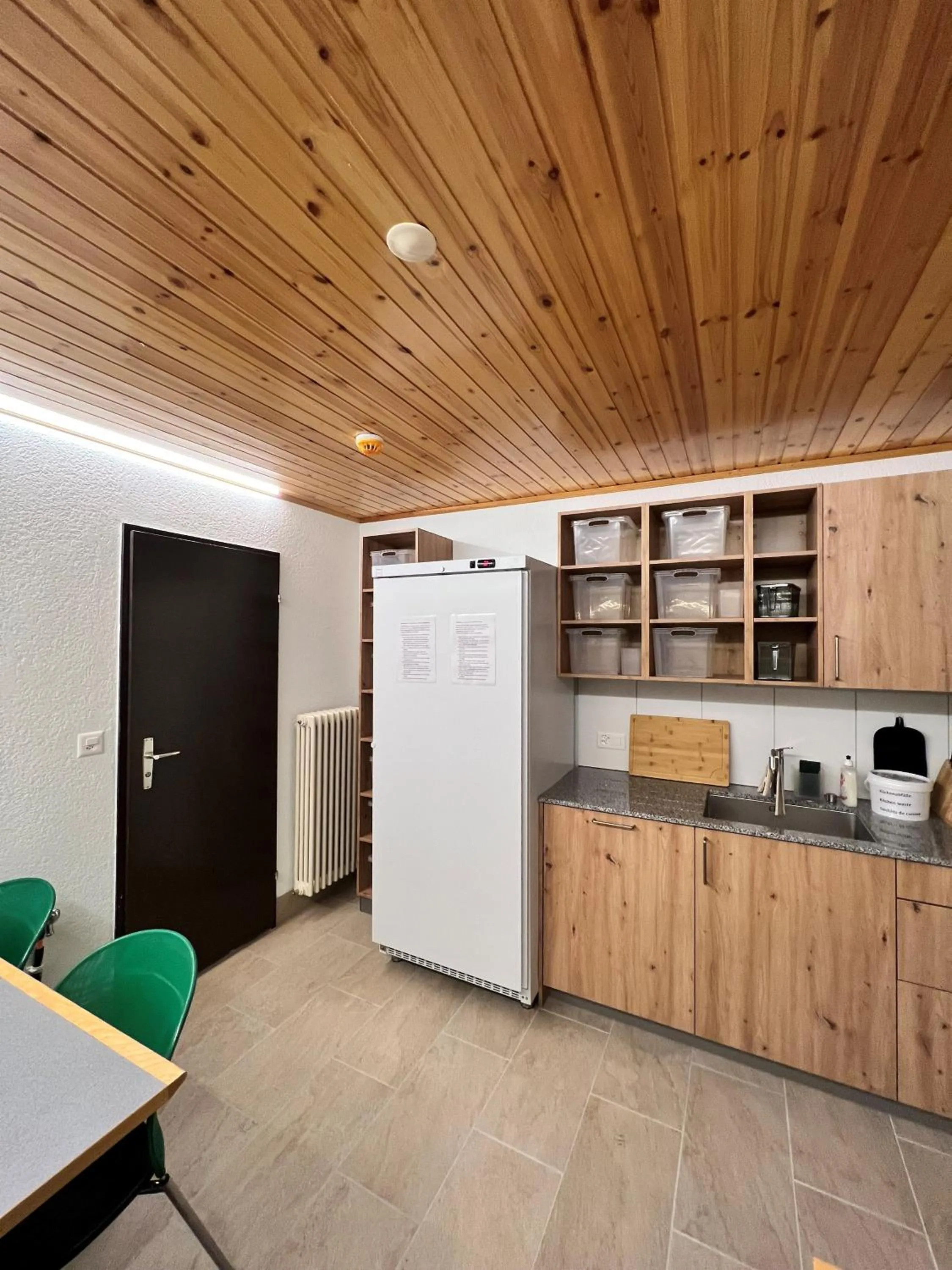 Restaurant/places to eat in Hotel Adonis