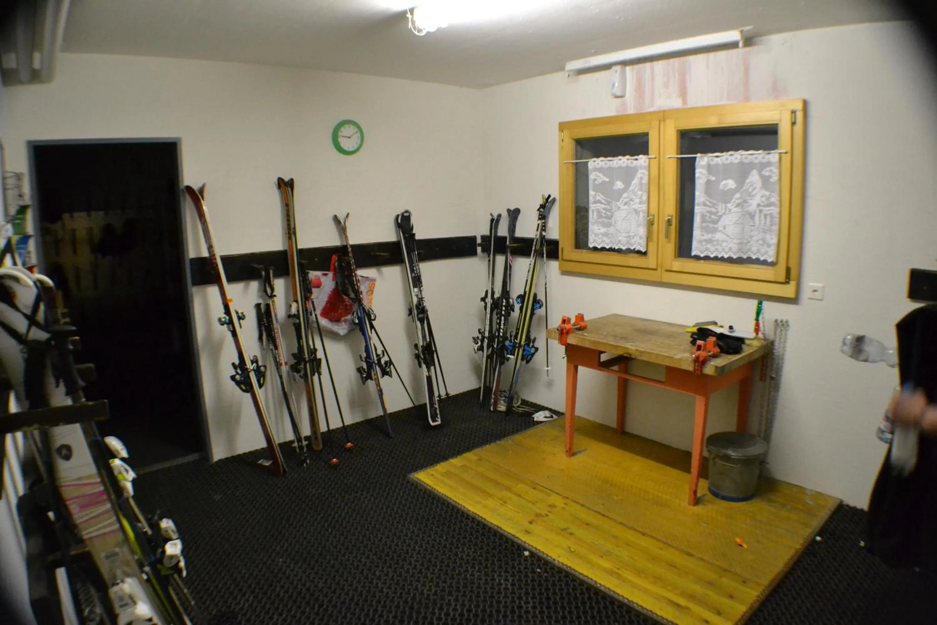 Skiing in Hotel Adonis