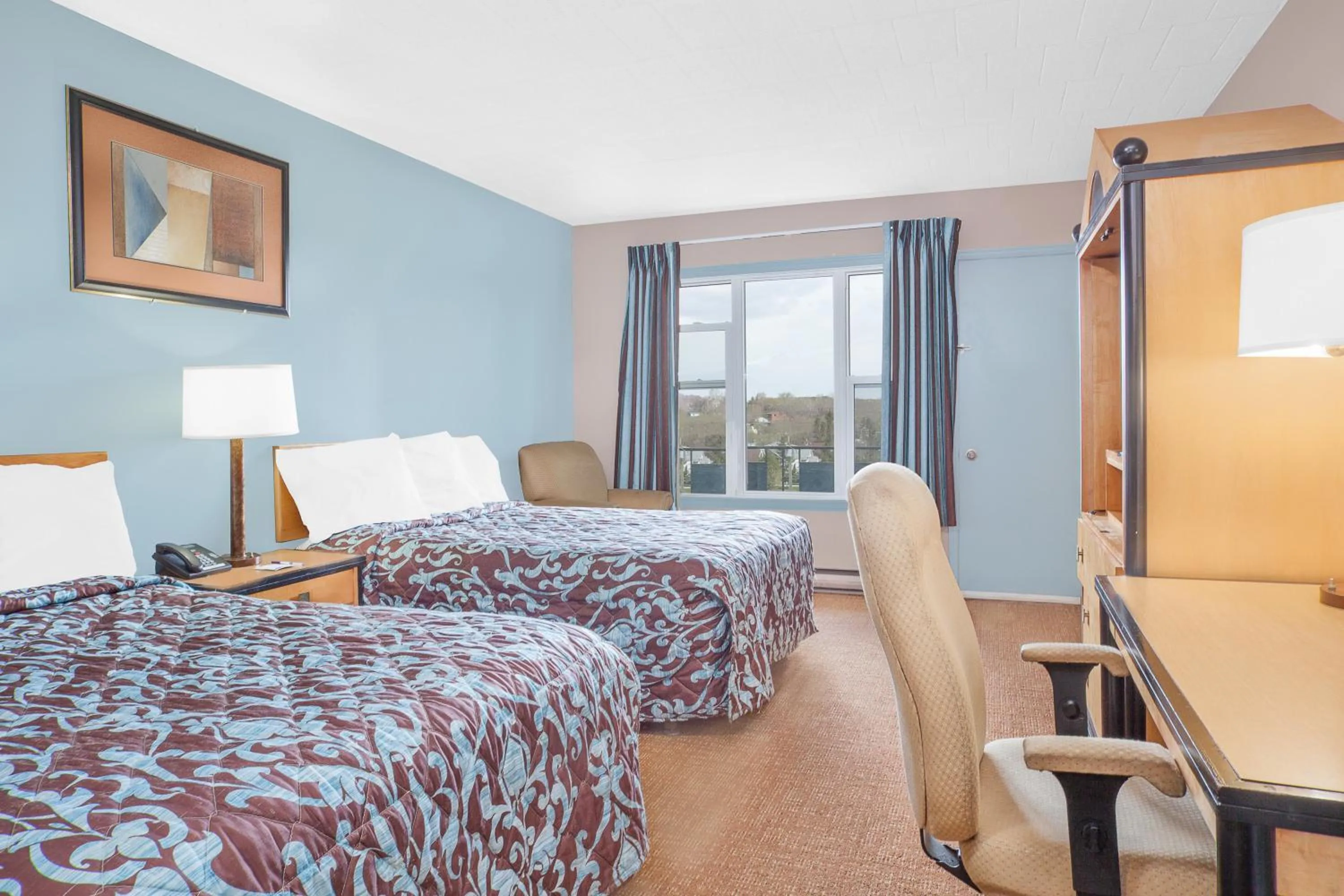 Photo of the whole room, Bed in Belmont Inn