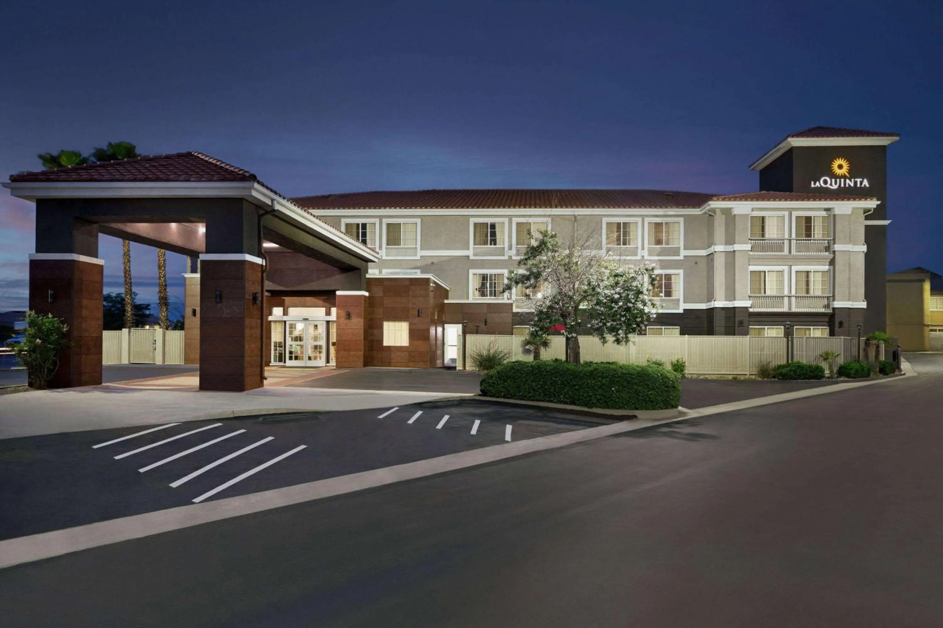 Property building in La Quinta by Wyndham Hesperia Victorville