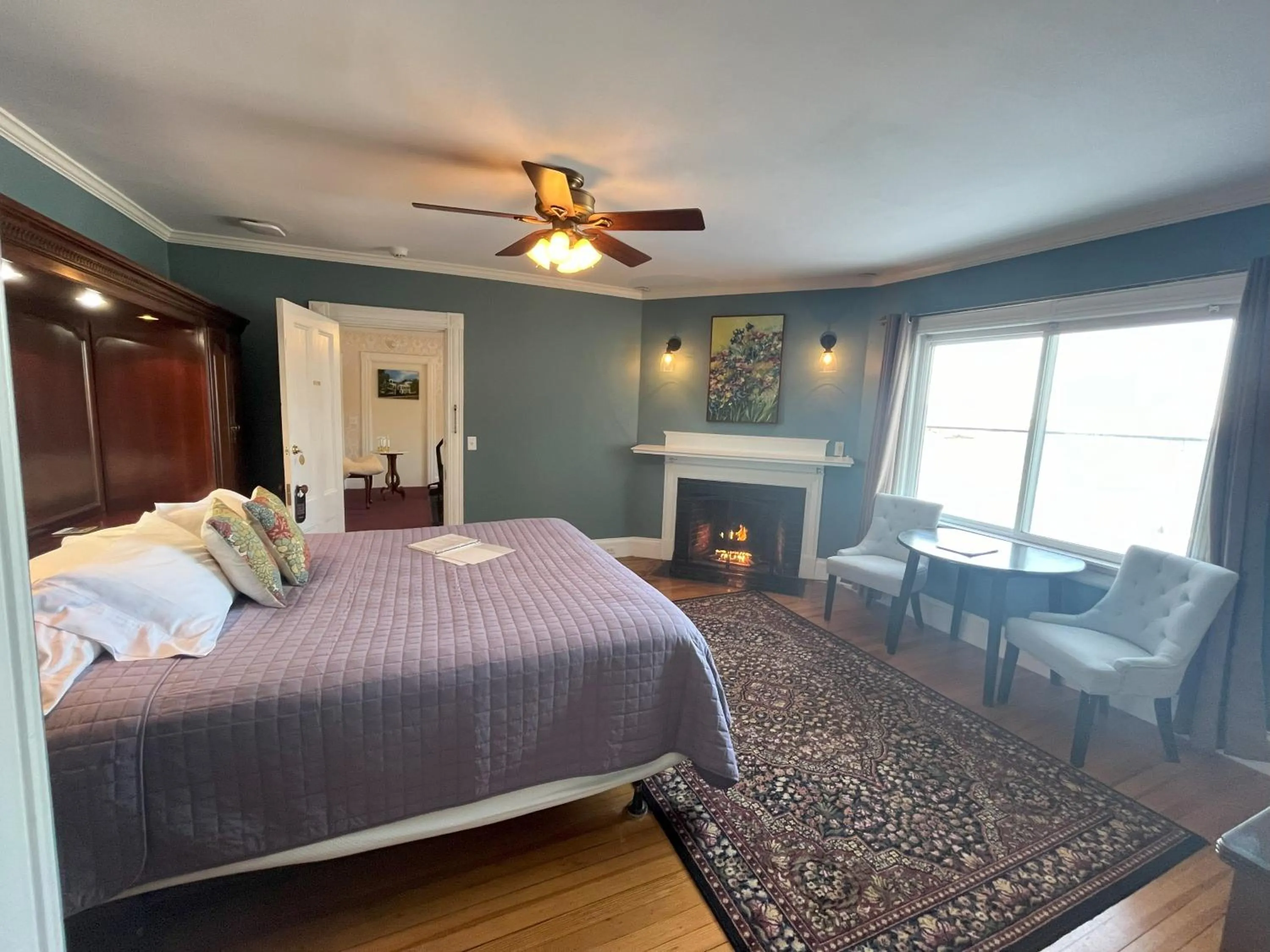 Bed in Saltair Inn Waterfront B&B