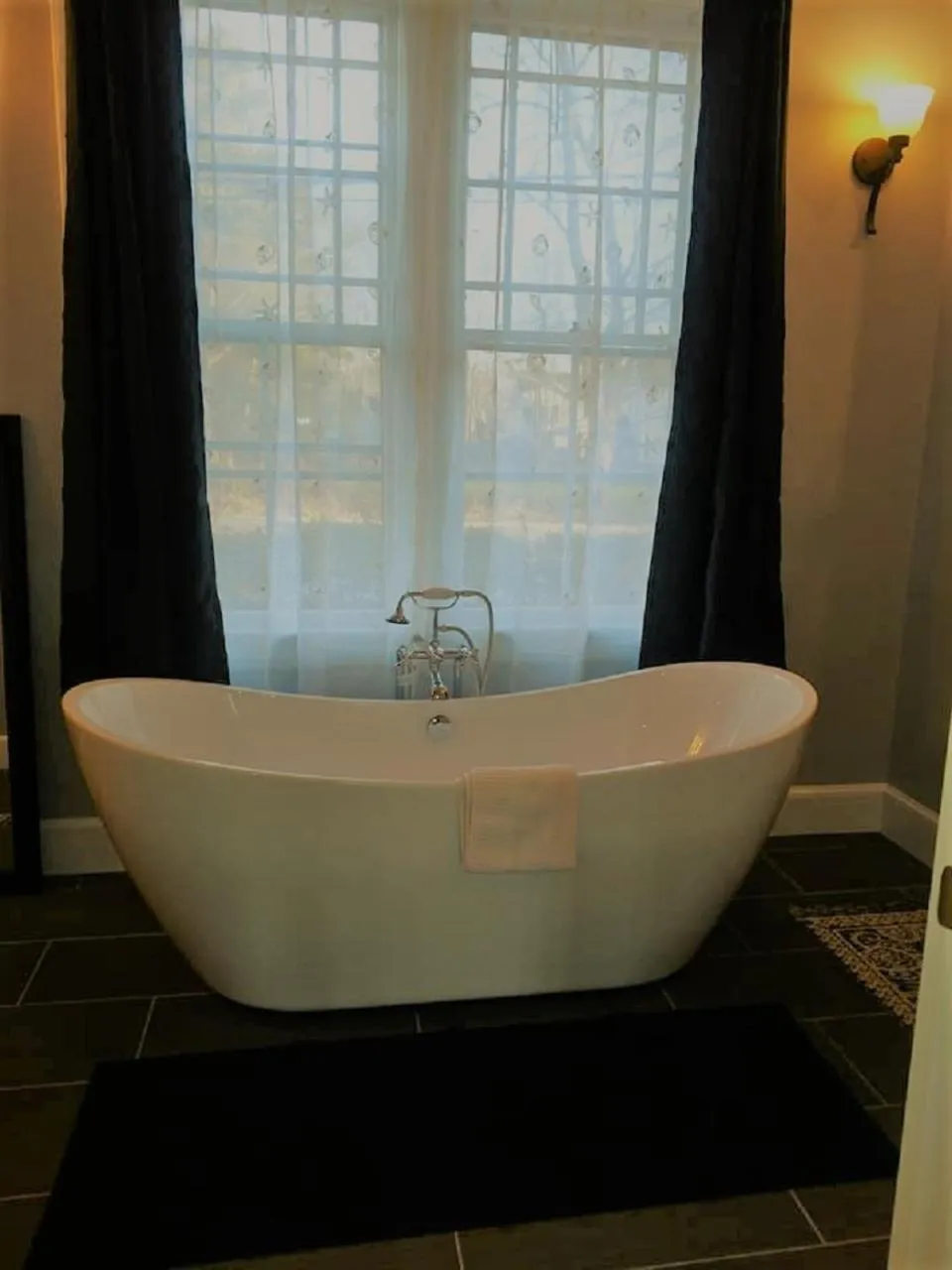 Hot Tub in Saltair Inn Waterfront B&B