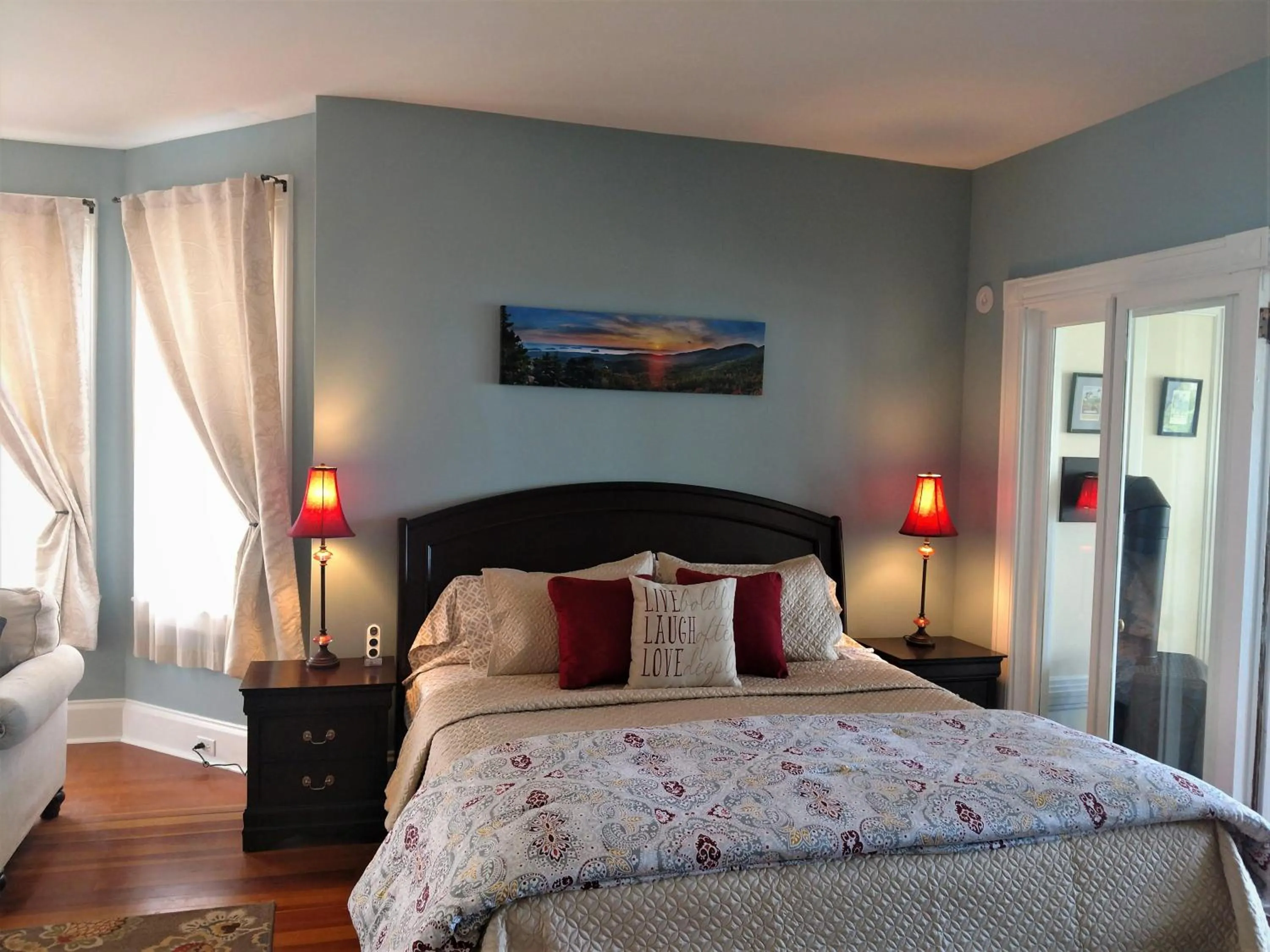 Bed in Saltair Inn Waterfront B&B