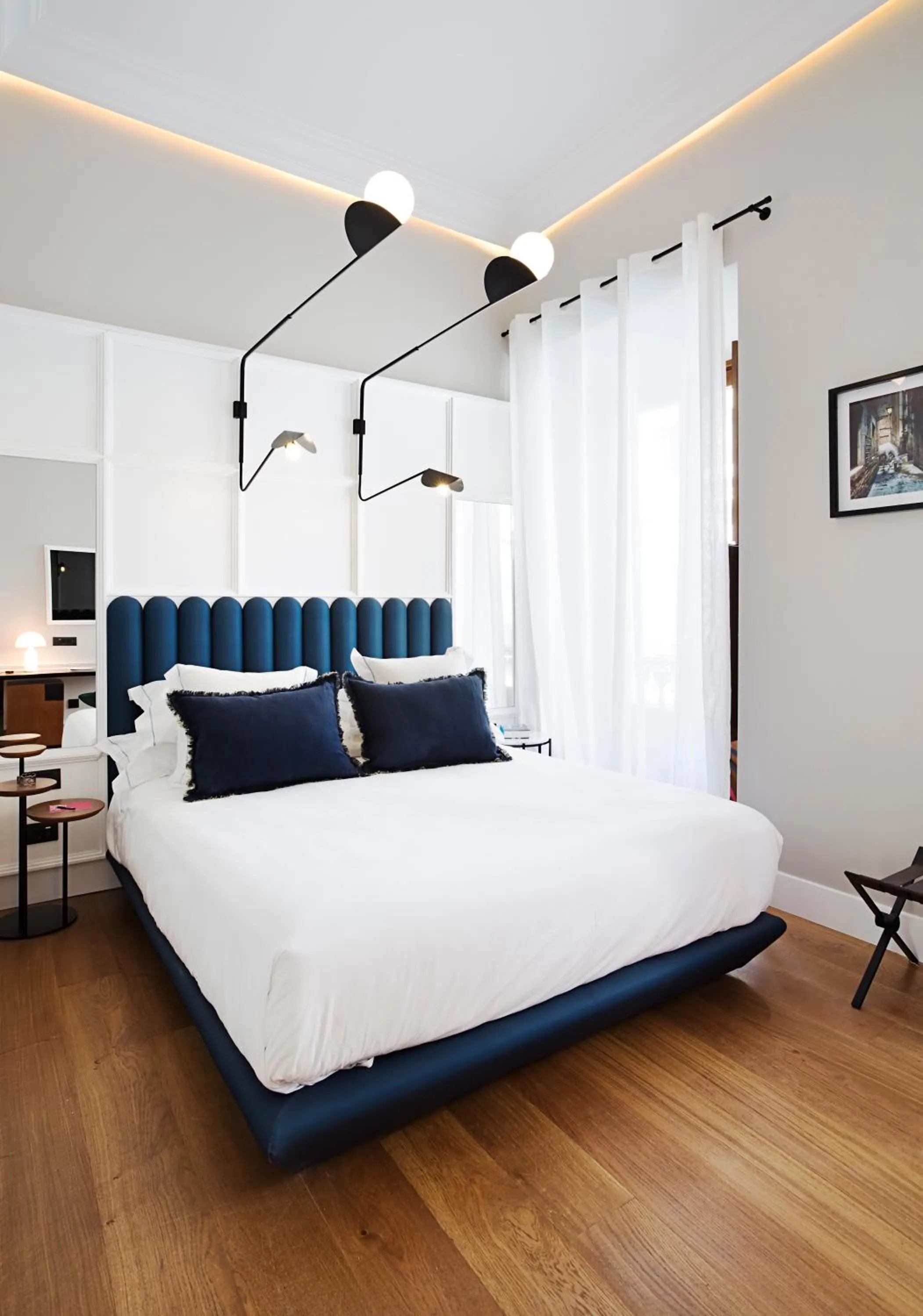 Photo of the whole room, Bed in One Shot Conde Torrejón