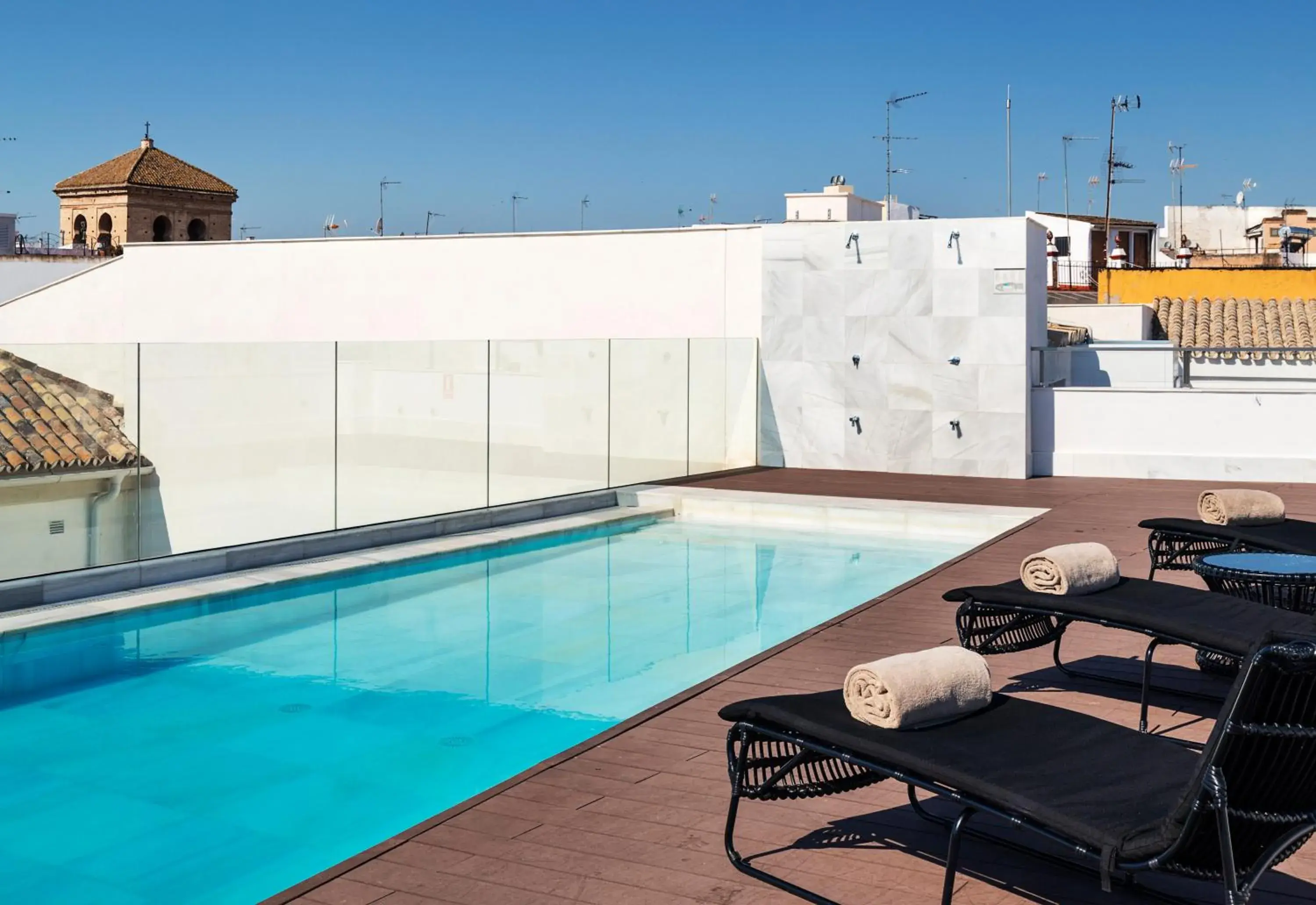 Swimming pool in One Shot Conde Torrejón Swimming pool in One Shot Conde Torrejón