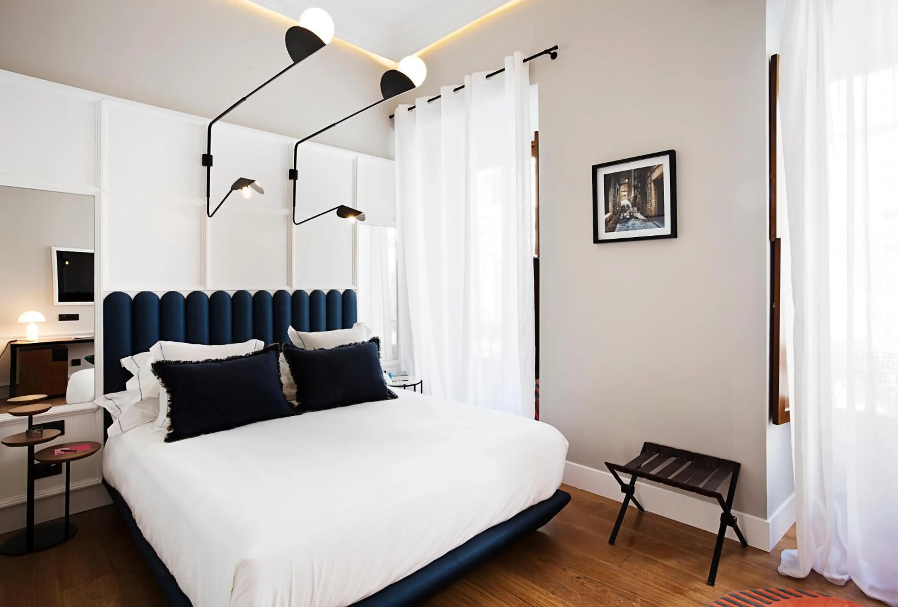 Photo of the whole room, Bed in One Shot Conde Torrejón