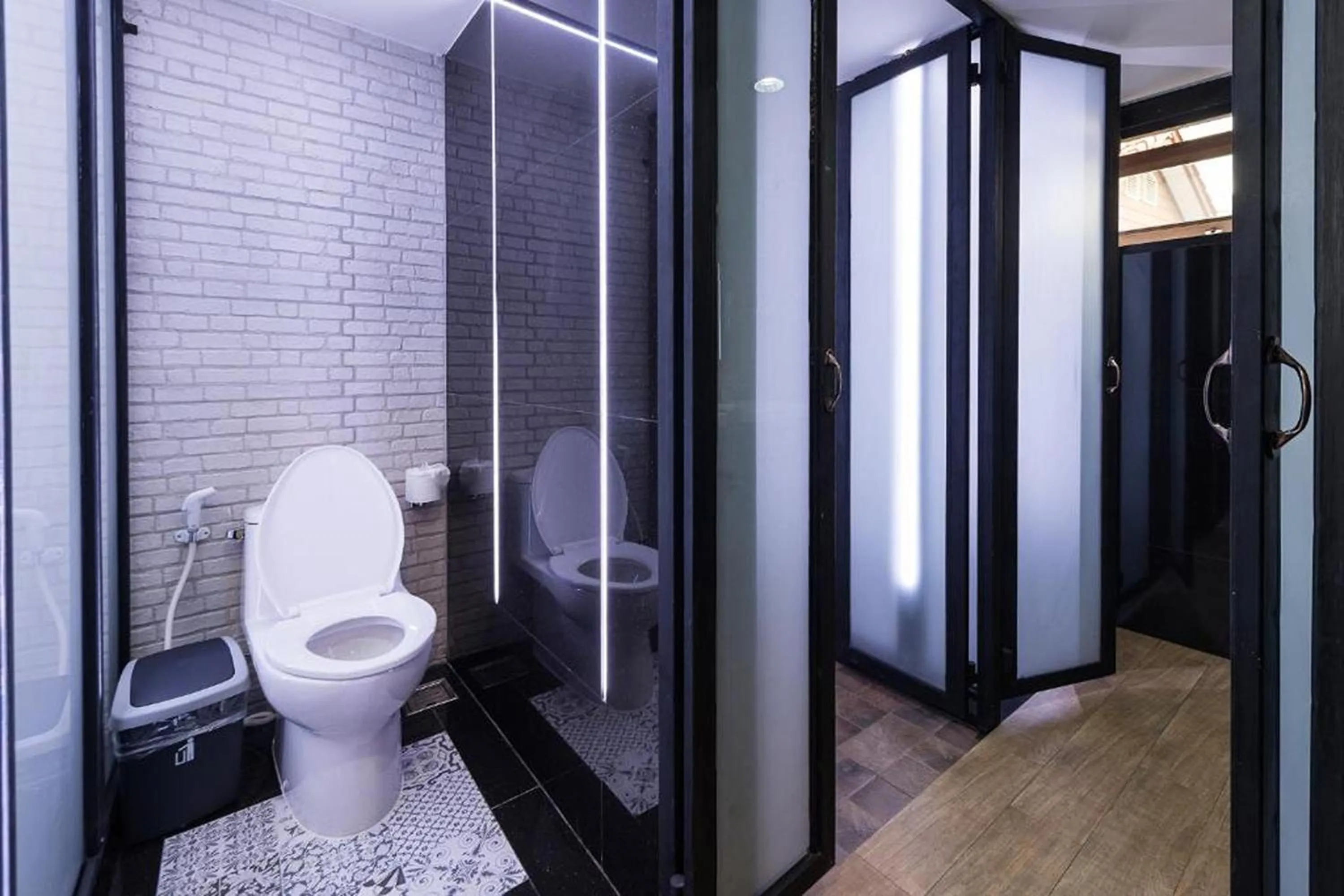 Bathroom in 33 Poshtel