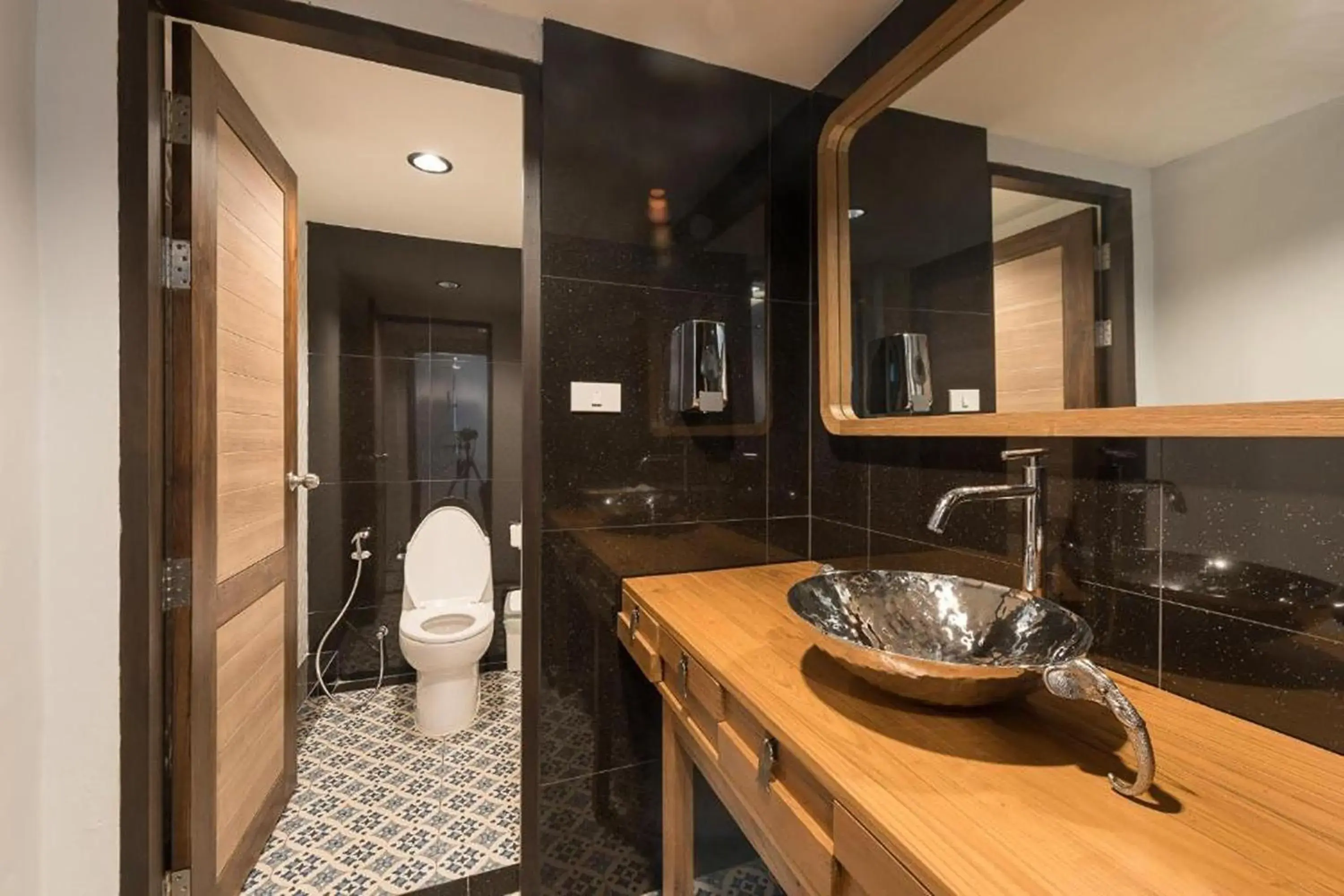 Bathroom in 33 Poshtel Bathroom in 33 Poshtel