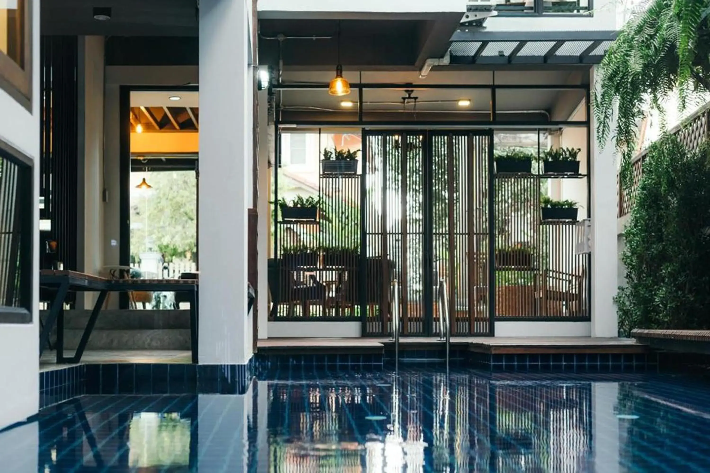 Swimming pool in 33 Poshtel Swimming pool in 33 Poshtel