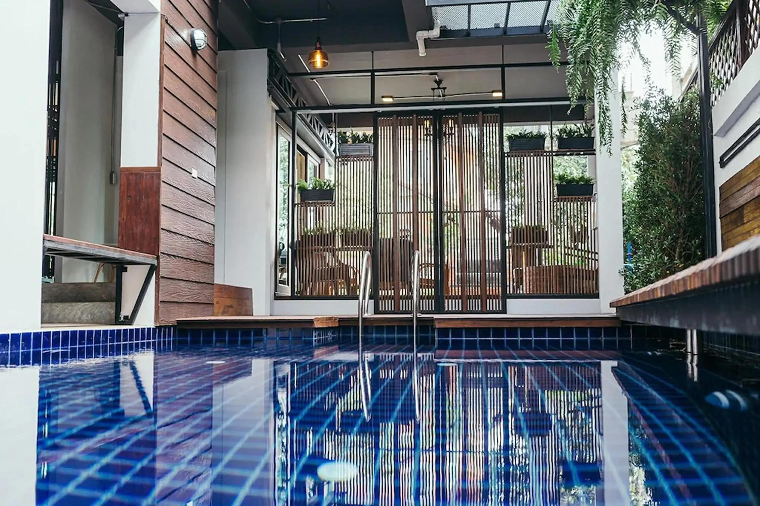 Swimming pool in 33 Poshtel Swimming pool in 33 Poshtel