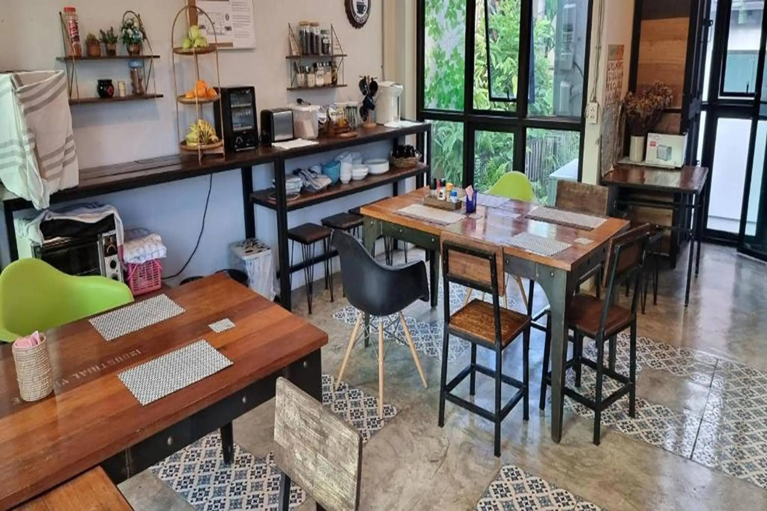 Lobby or reception in 33 Poshtel Lobby or reception in 33 Poshtel