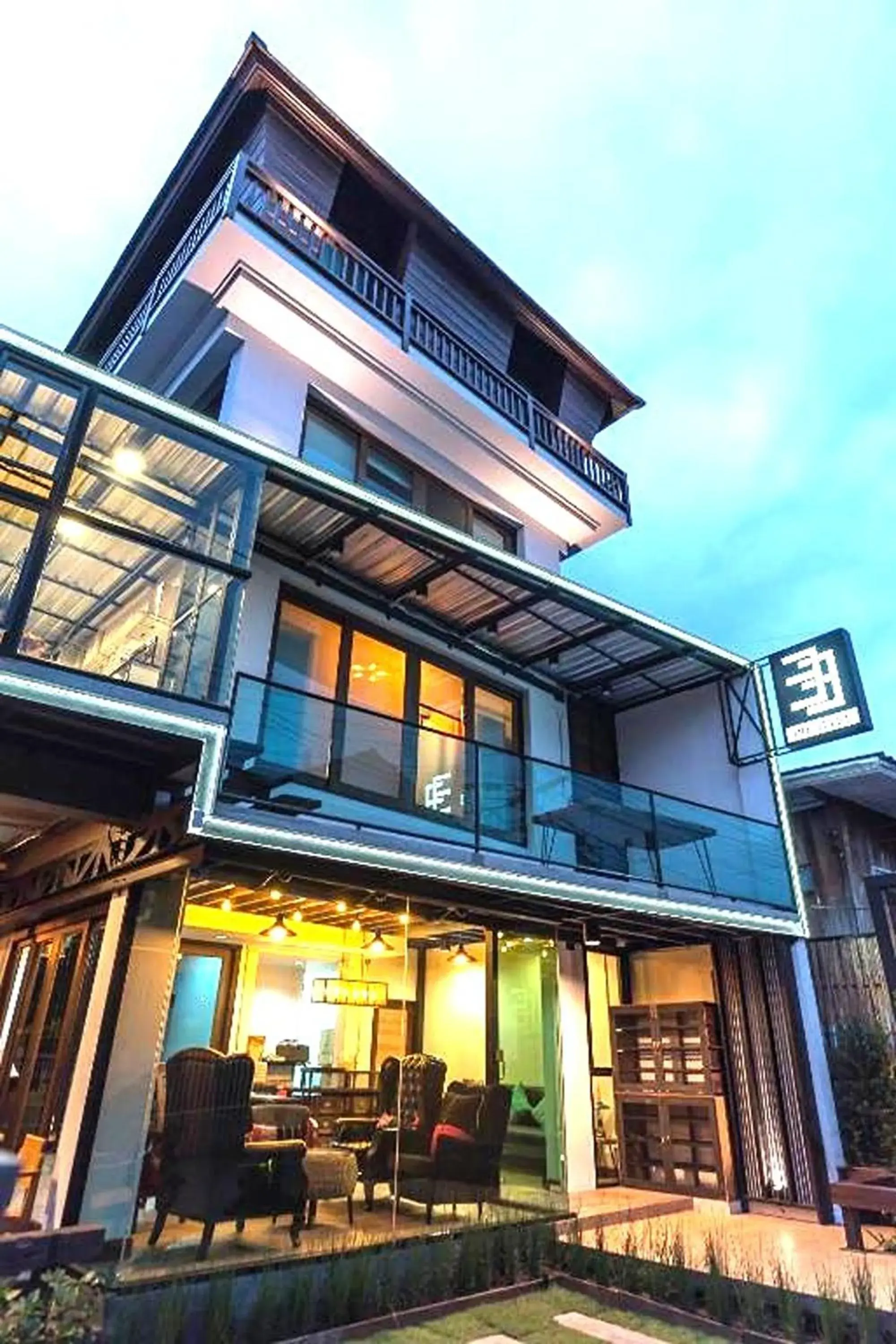 Property building in 33 Poshtel Property building in 33 Poshtel