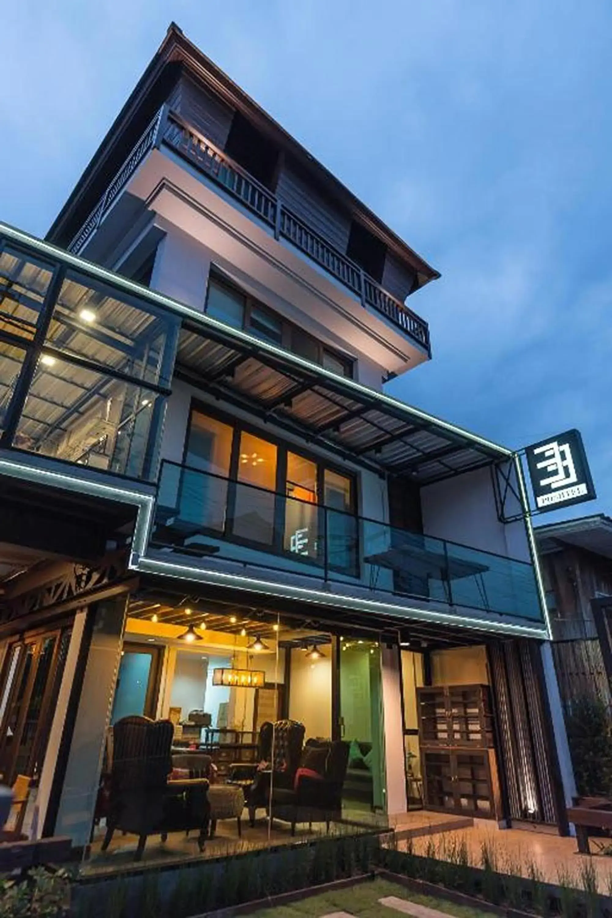 Property building in 33 Poshtel Property building in 33 Poshtel