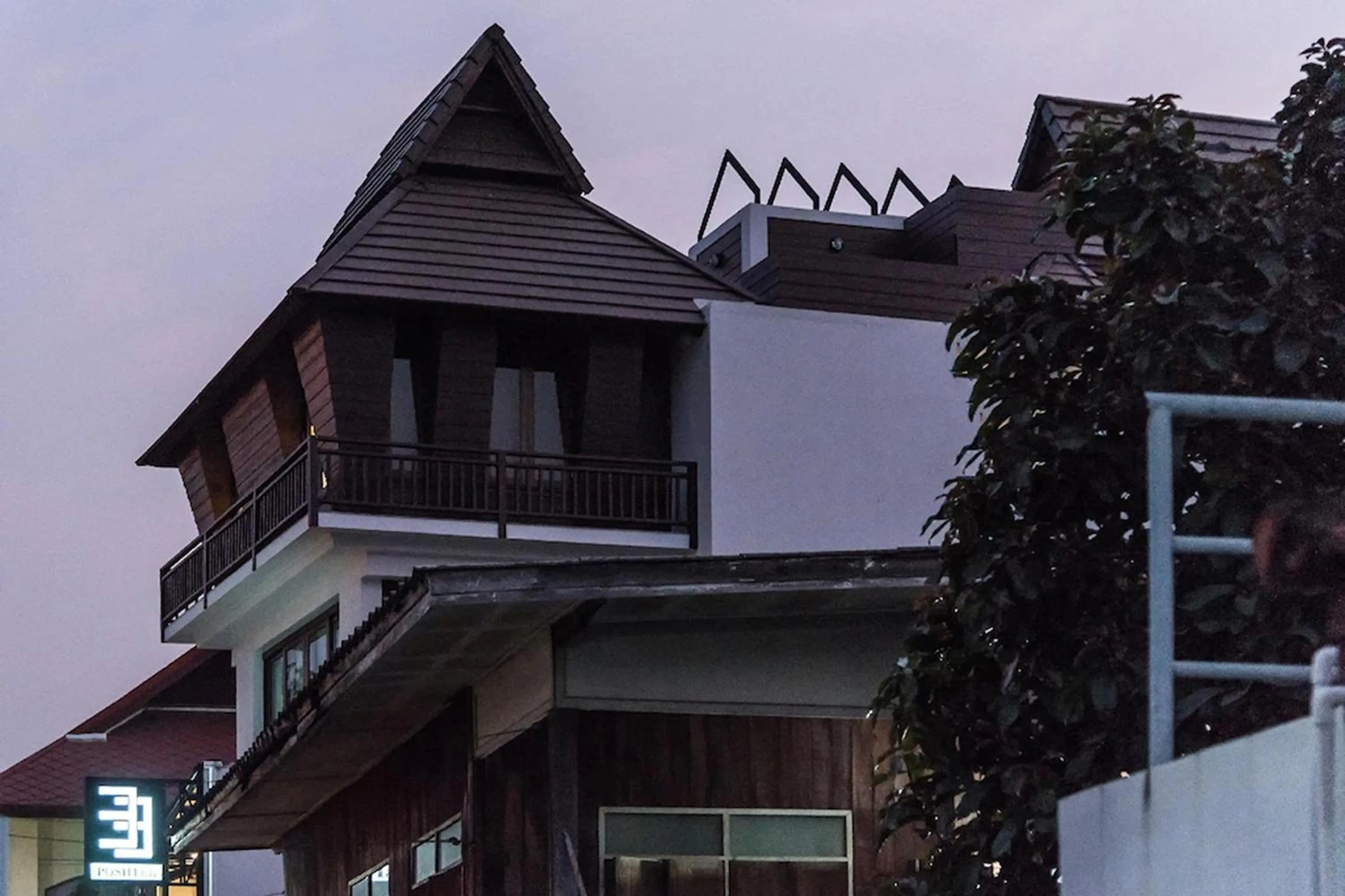 Property building in 33 Poshtel