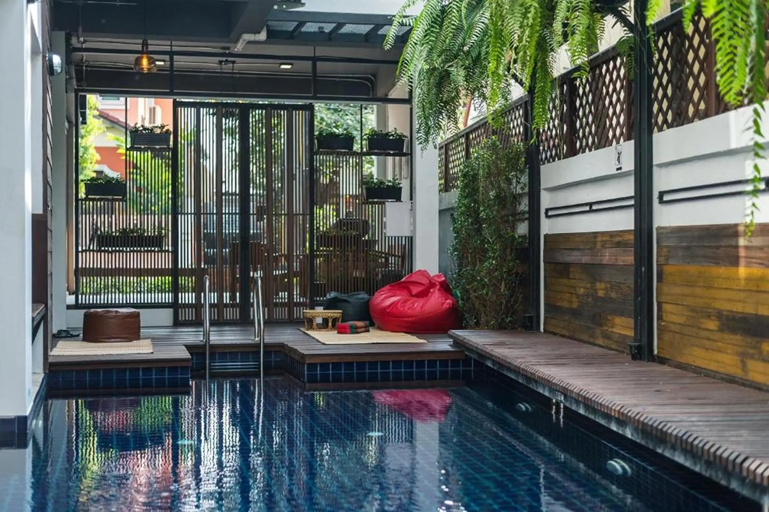 Swimming pool in 33 Poshtel Swimming pool in 33 Poshtel