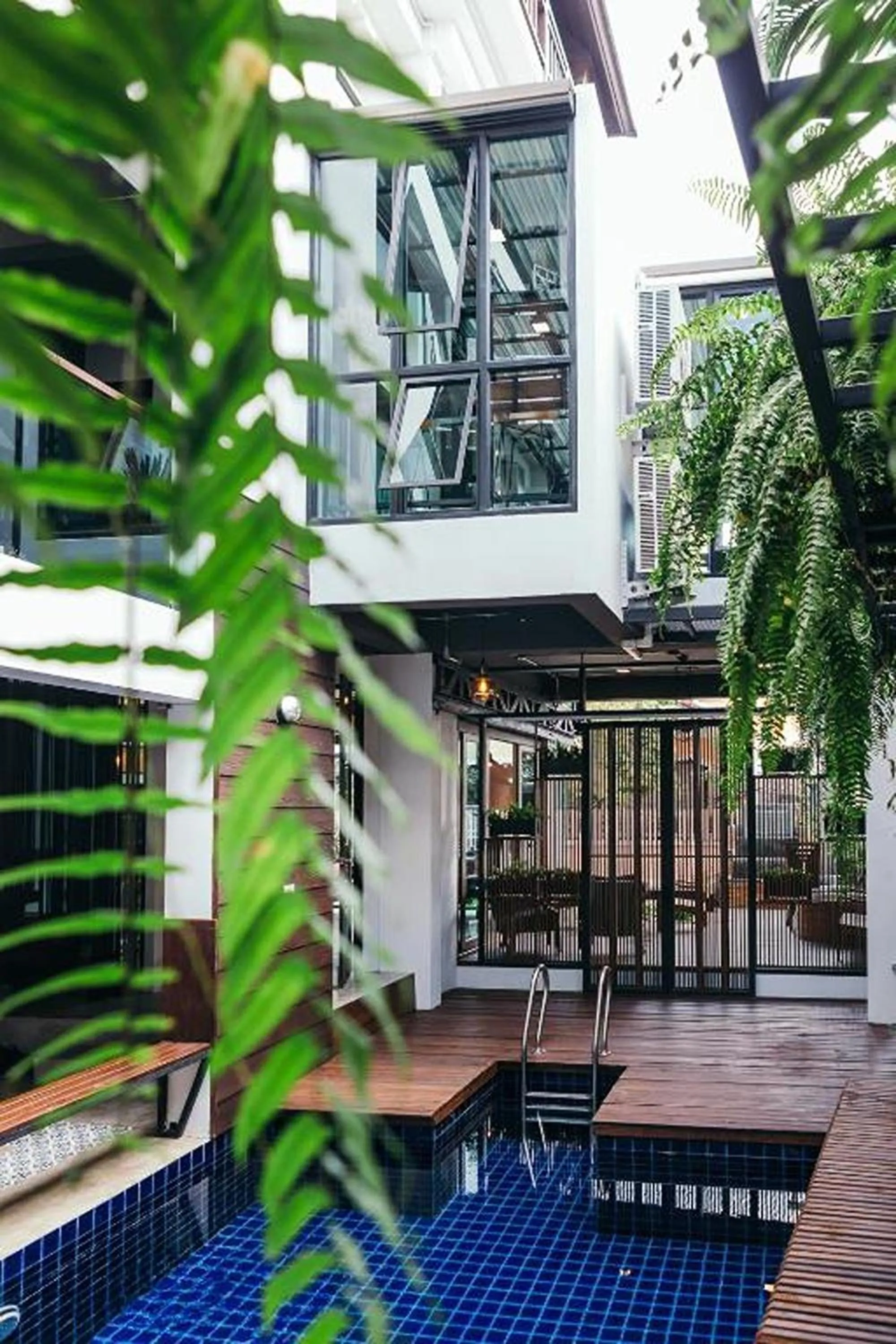 Property building in 33 Poshtel