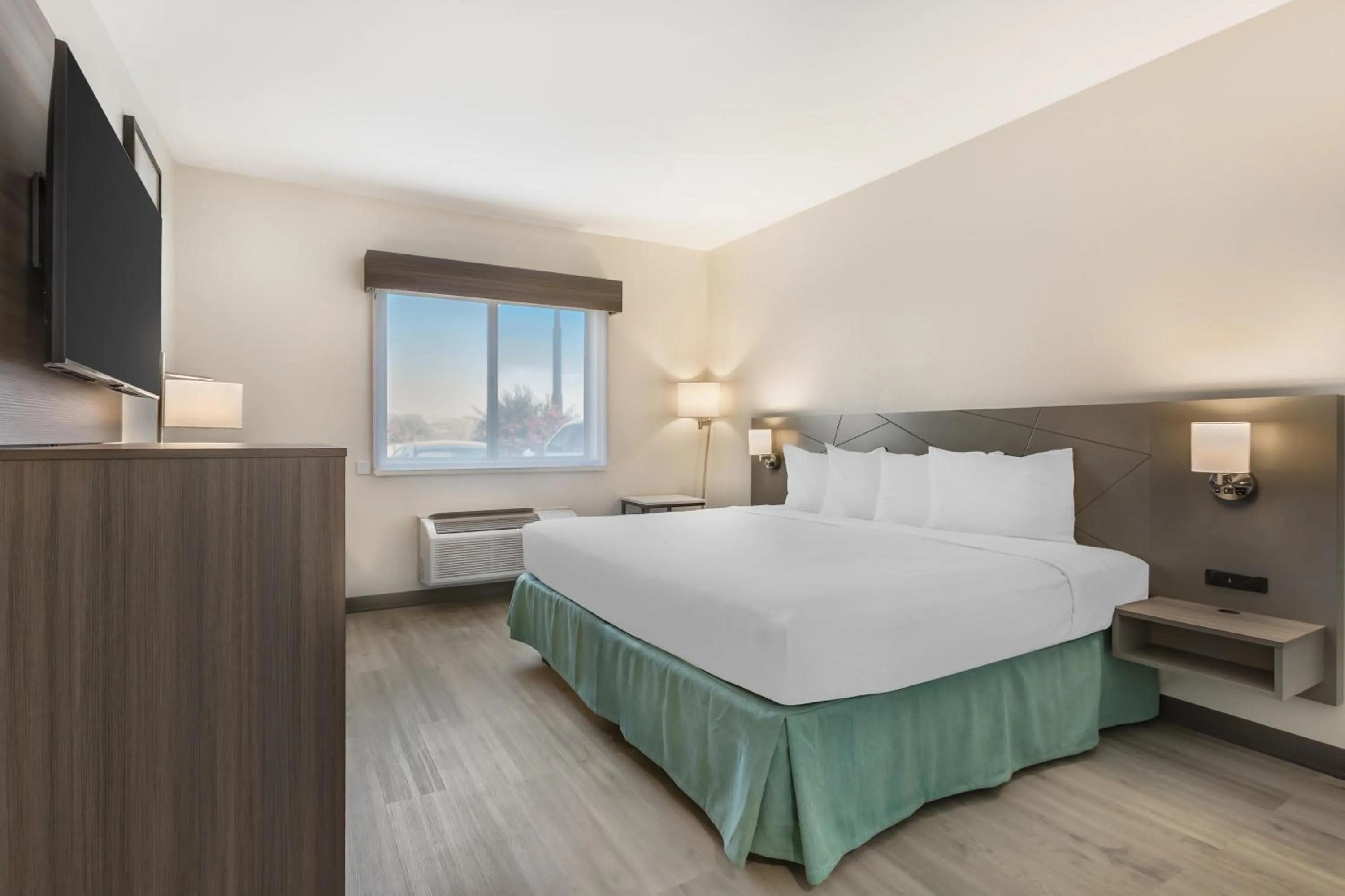 Bedroom, Bed in Best Western Gold Poppy Inn