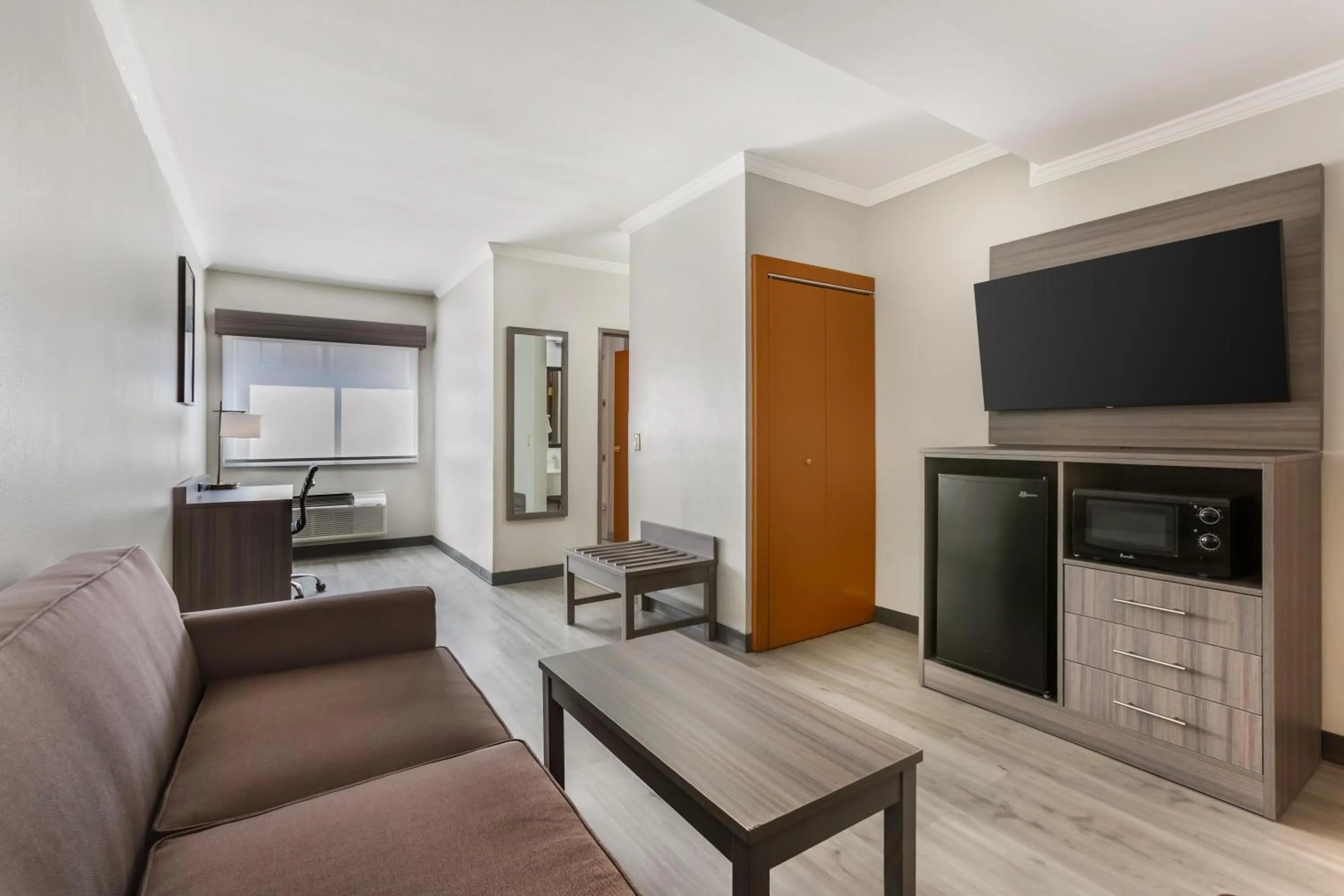 Photo of the whole room in Best Western Gold Poppy Inn