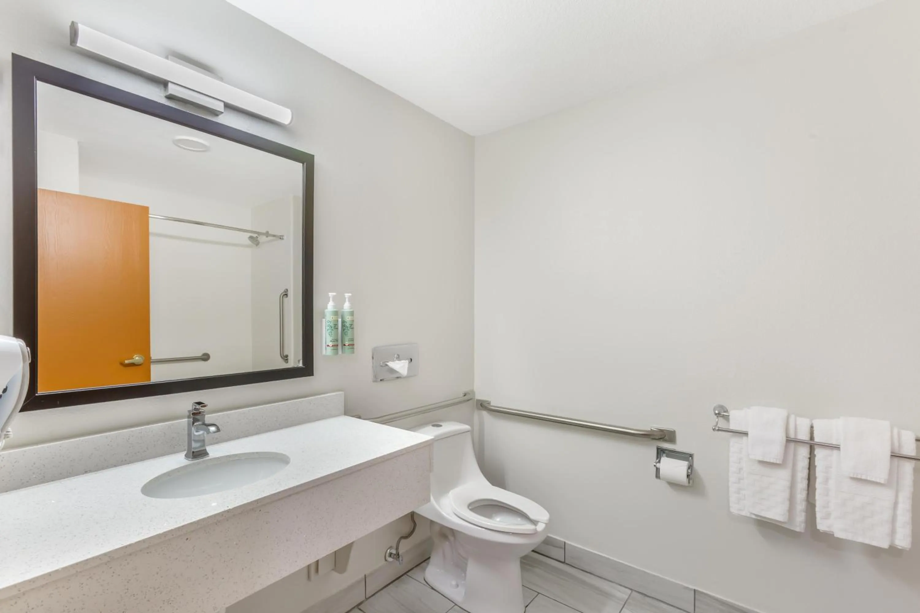 Bathroom in Best Western Gold Poppy Inn