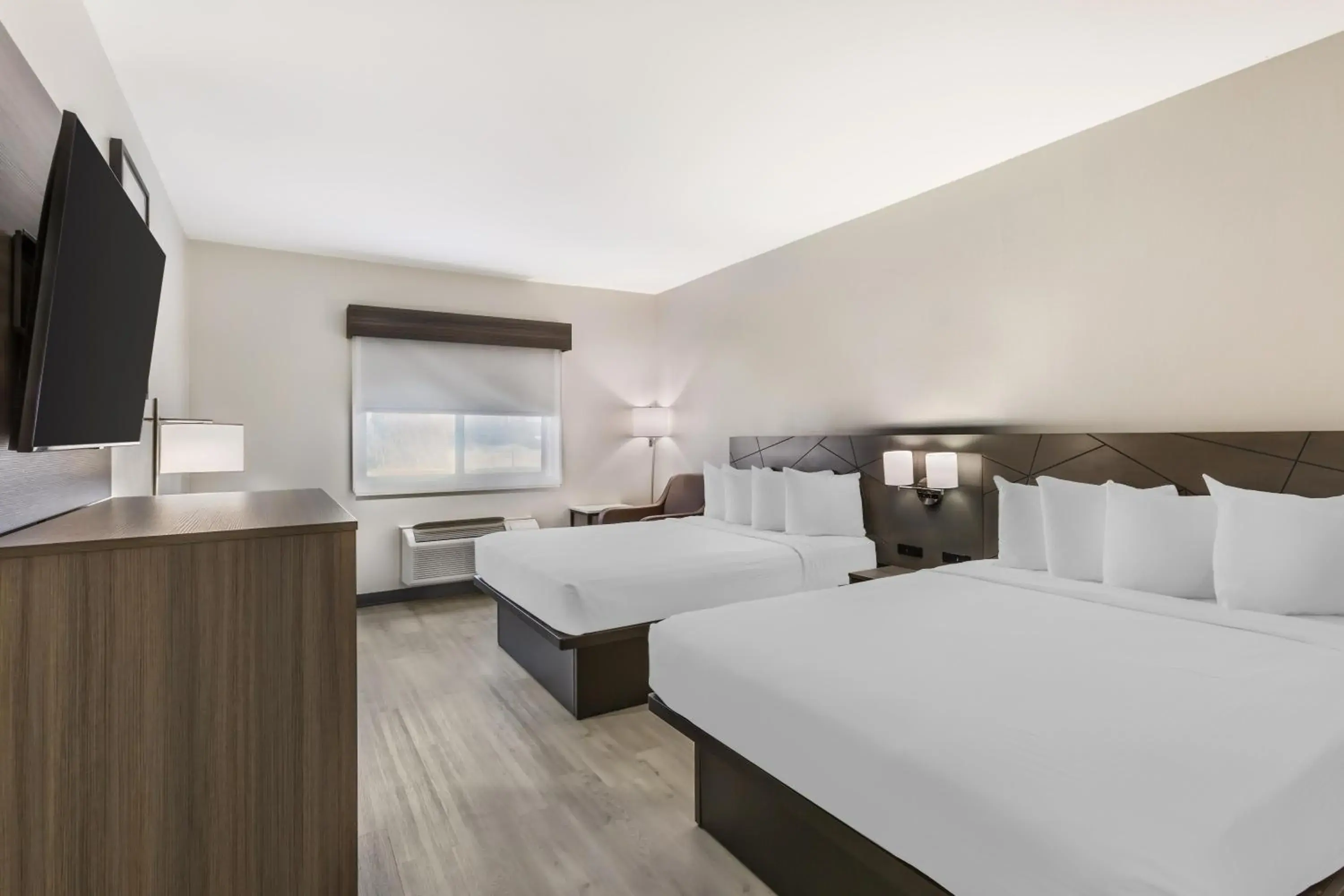 Queen Room with Two Queen Beds - Non-Smoking in Best Western Gold Poppy Inn Queen Room with Two Queen Beds - Non-Smoking in Best Western Gold Poppy Inn