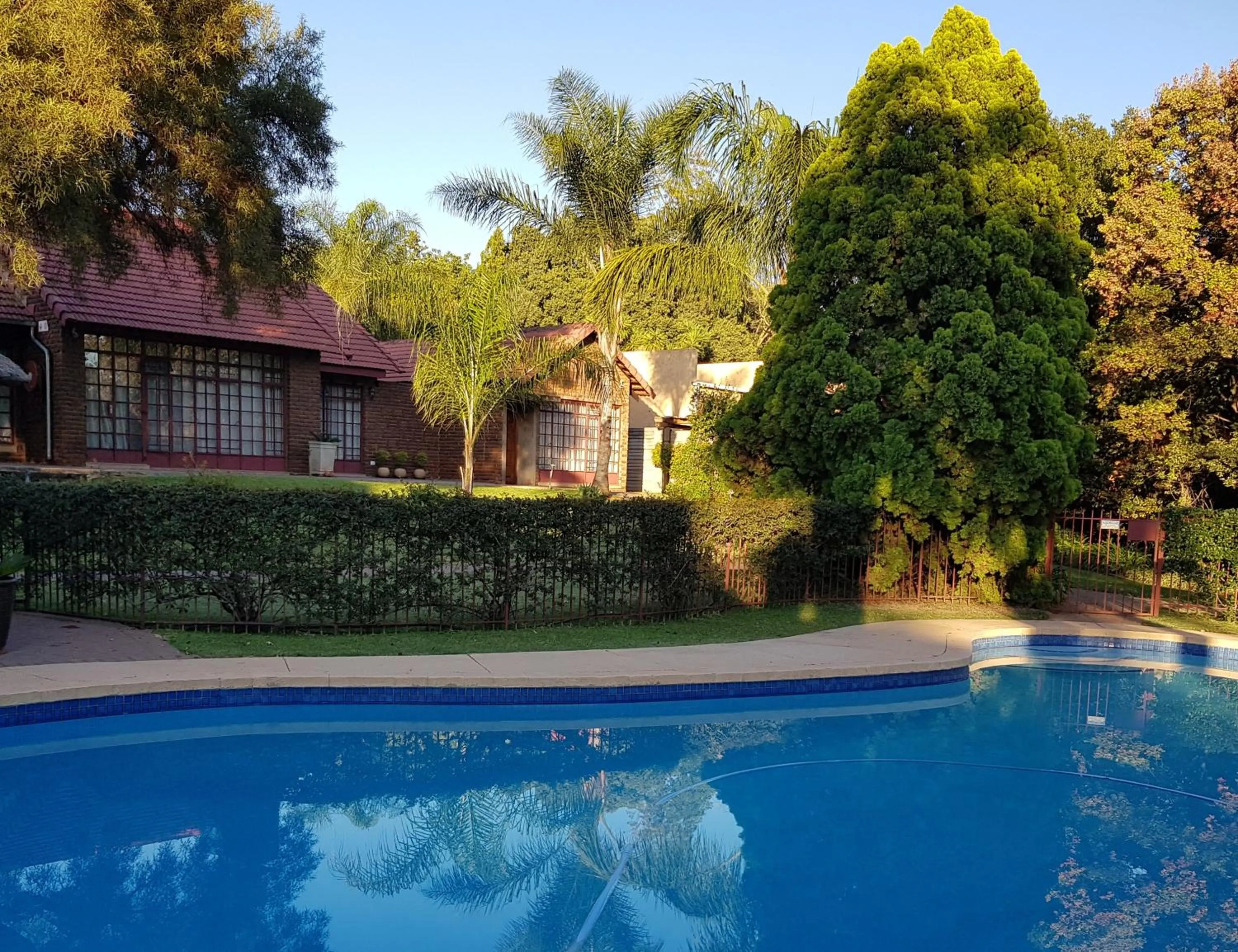 Swimming pool in Falling Feather Inn
