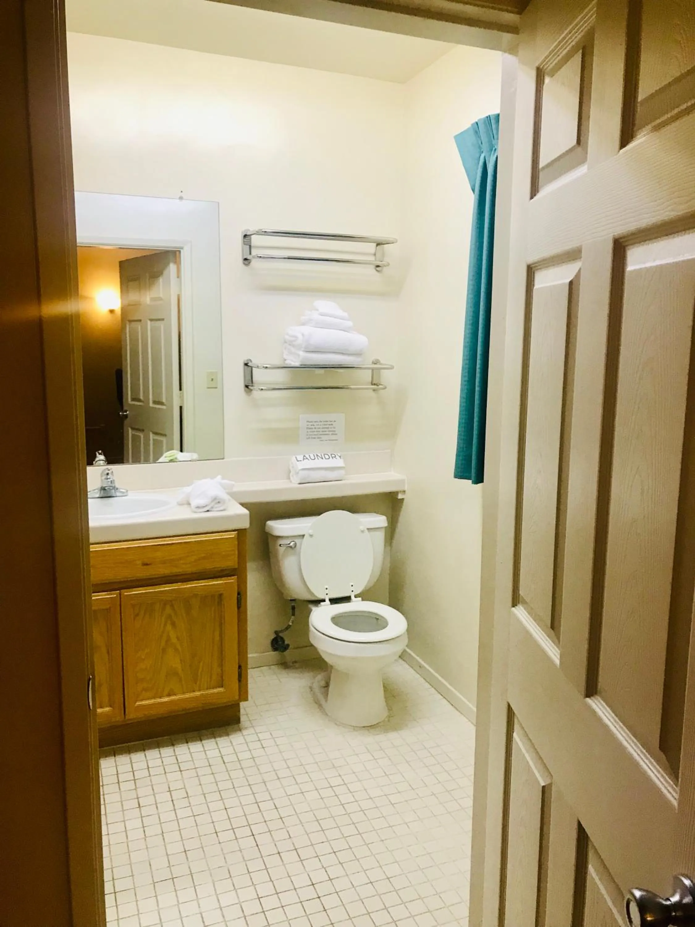 Bathroom in Sunrise Inn
