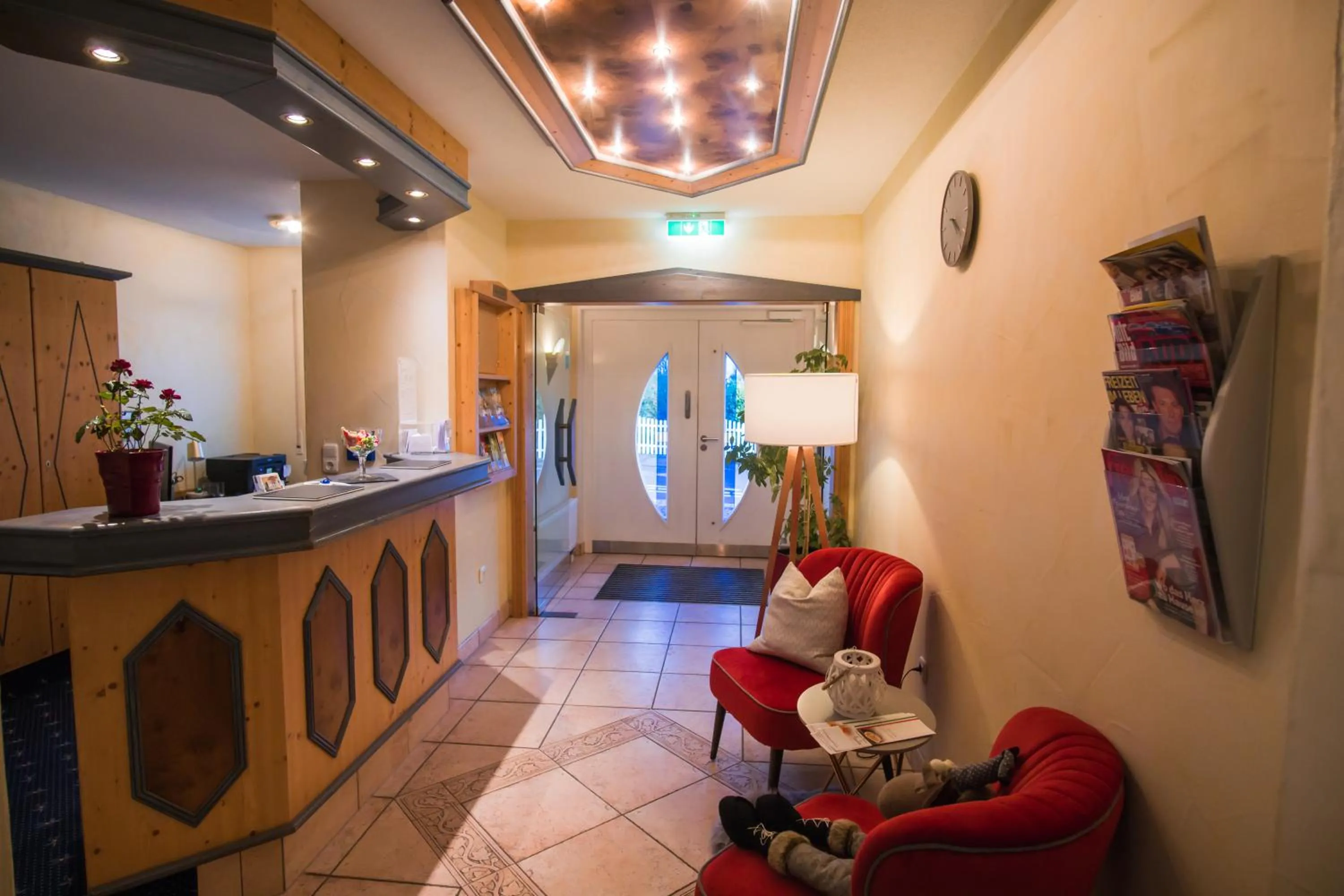 Lobby or reception in Hotel Waldeck Garni