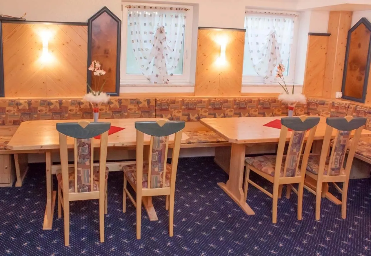 Lounge or bar in Hotel Waldeck Garni