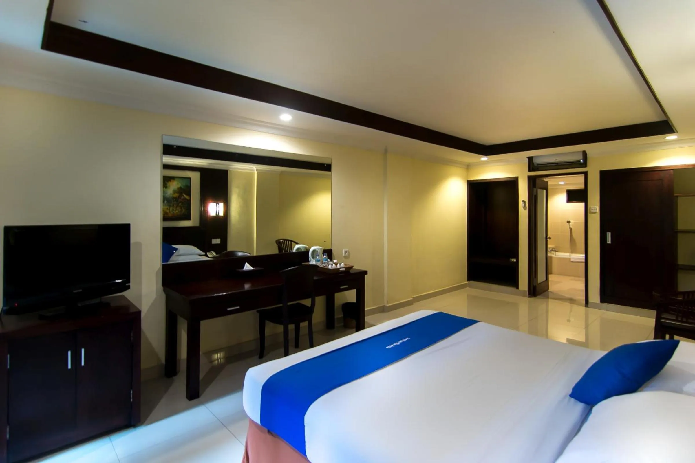 Bedroom, Bed in Champlung Mas Hotel Legian