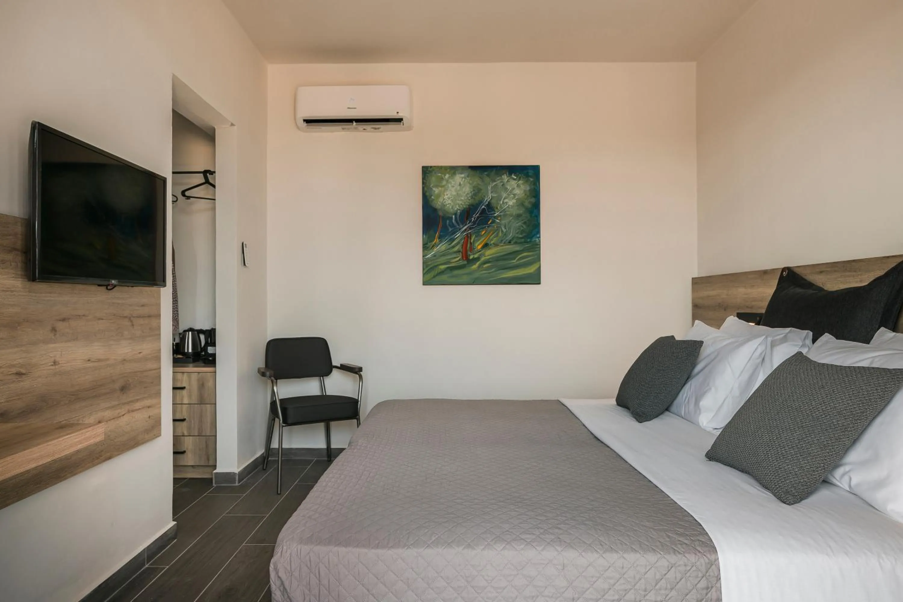 Photo of the whole room, Bed in Skala Hotel