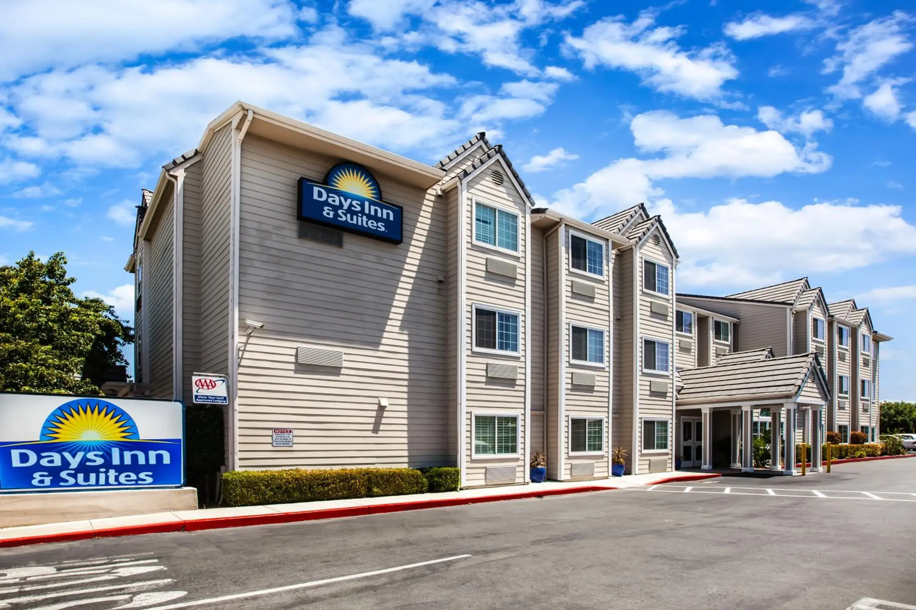 Facade/entrance, Property Building in Days Inn & Suites by Wyndham Antioch