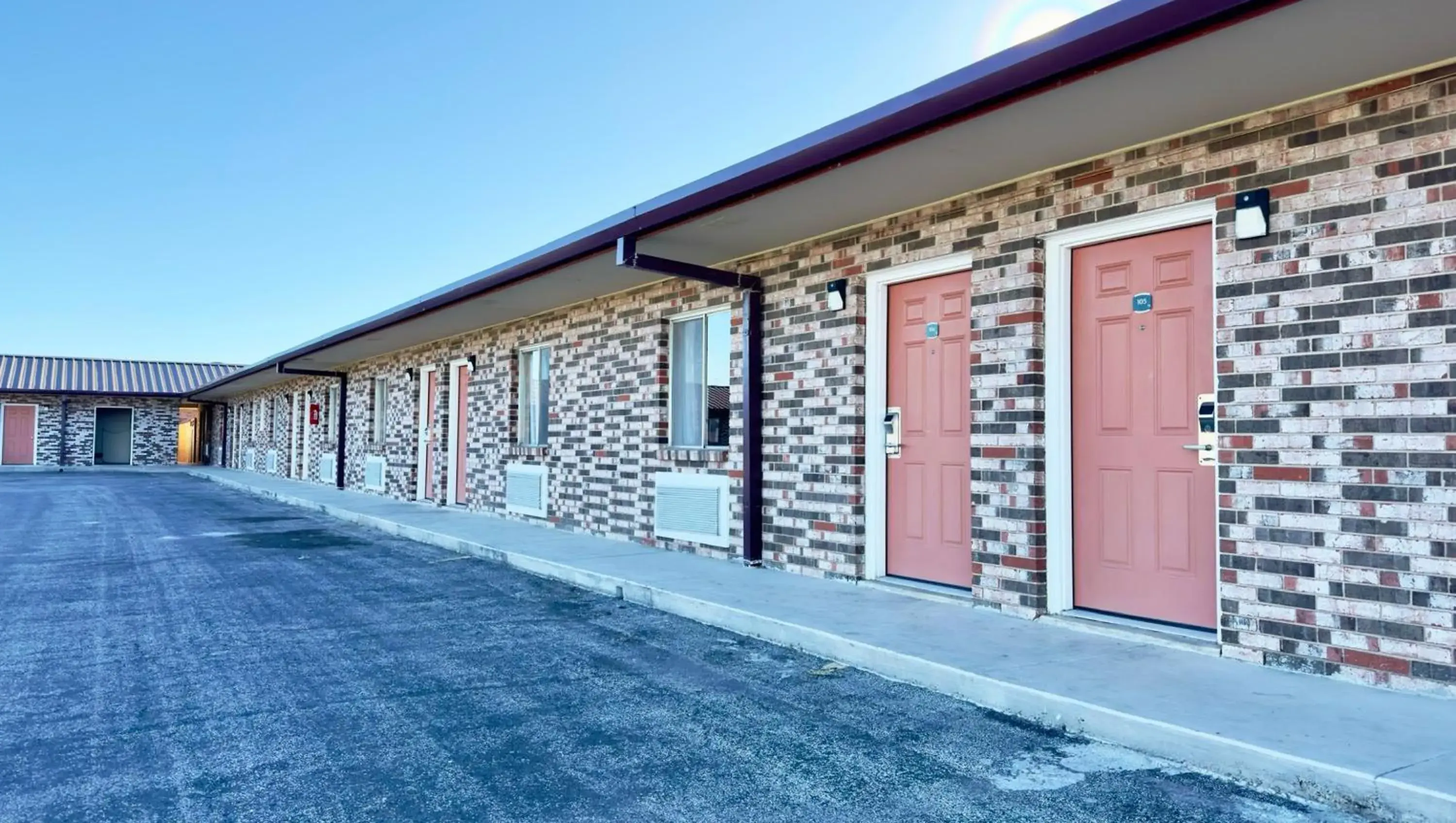 Property building in Regency Inn Hondo Property building in Regency Inn Hondo