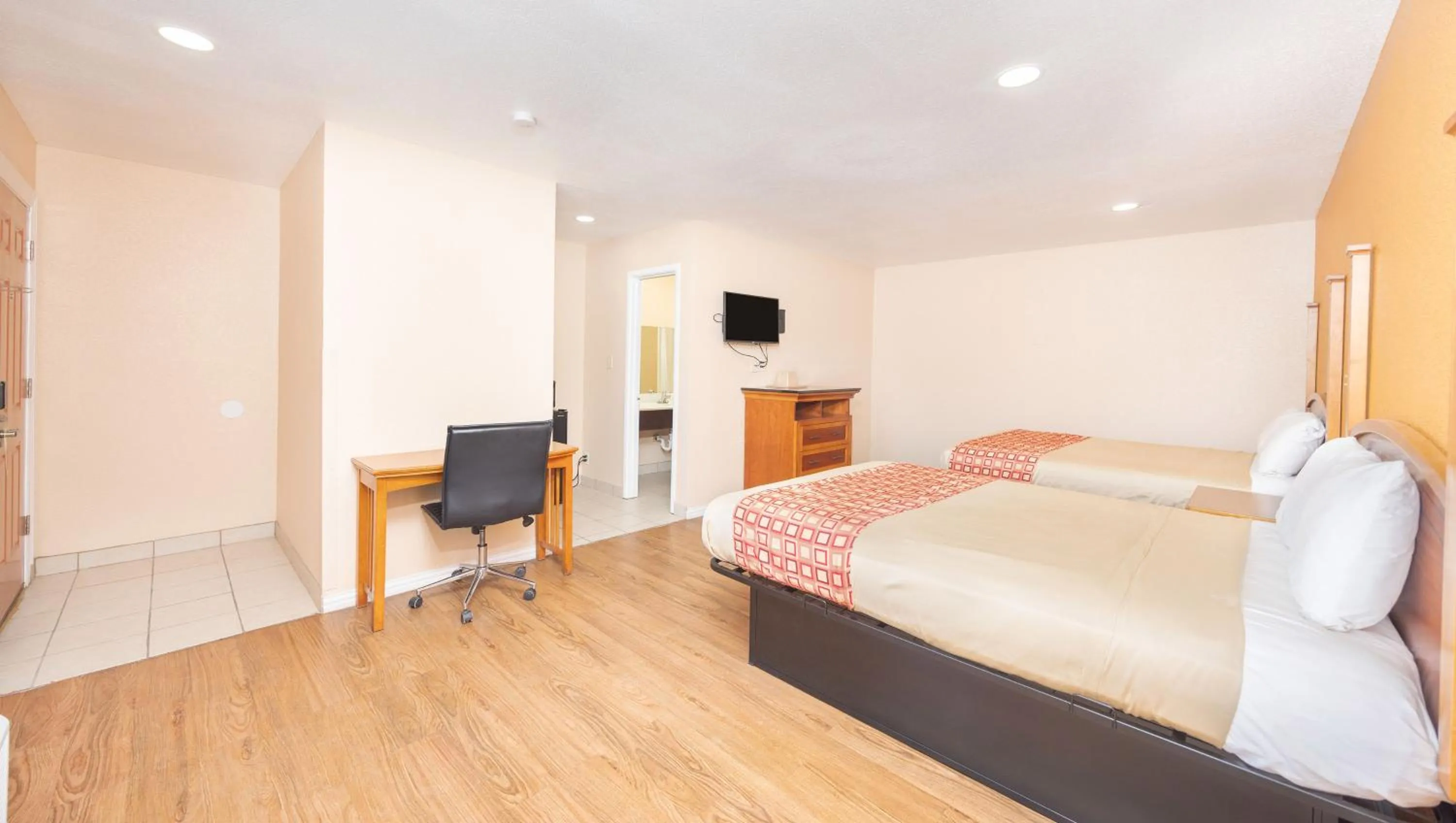 Photo of the whole room, Bed in Regency Inn Hondo