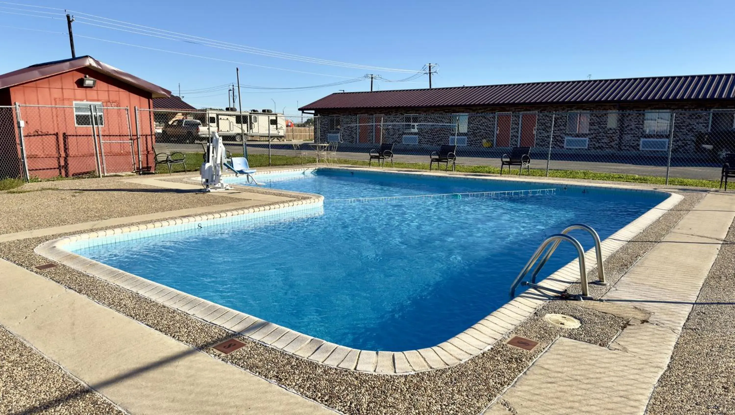 Swimming pool in Regency Inn Hondo Swimming pool in Regency Inn Hondo