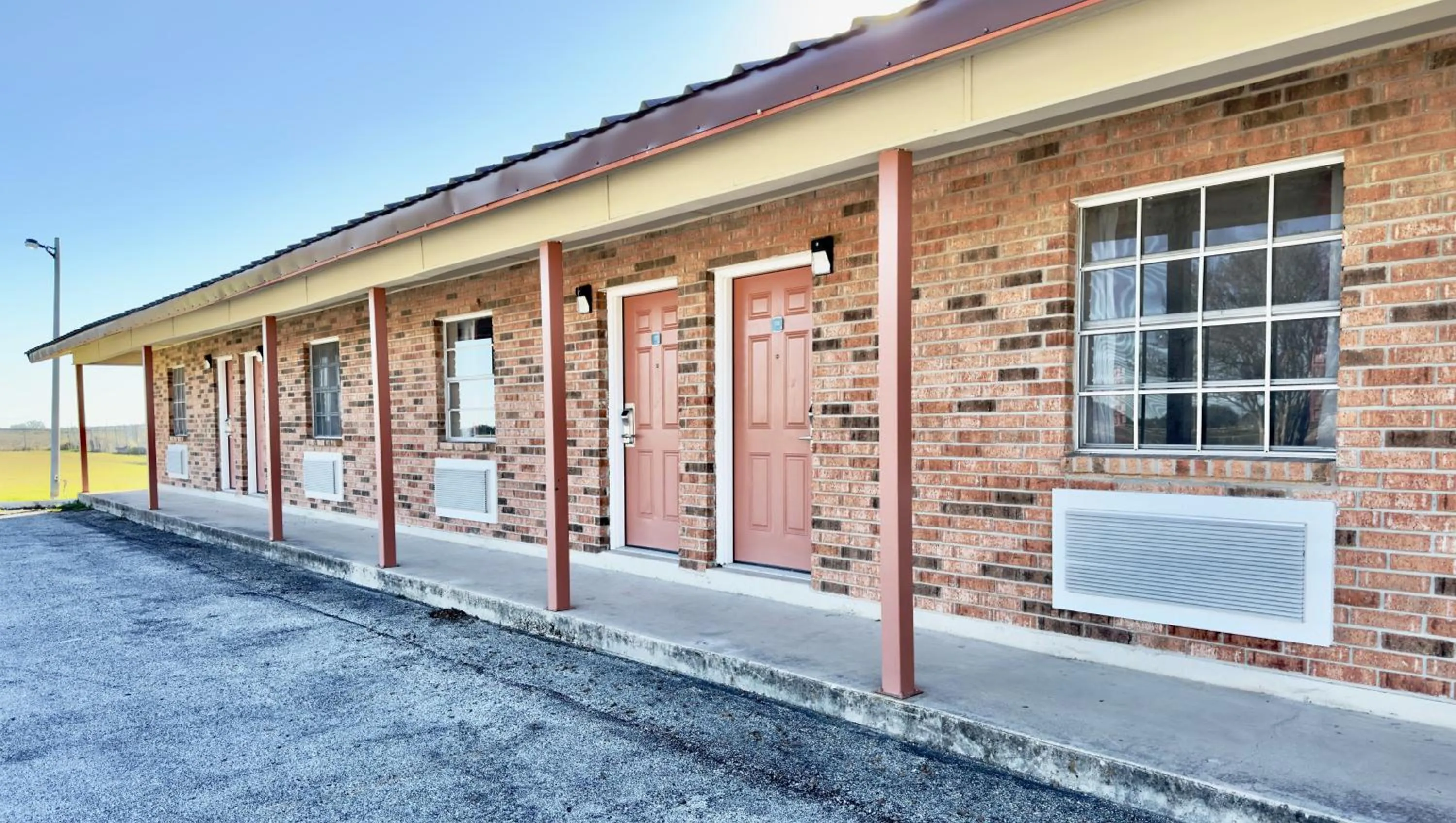 Property building in Regency Inn Hondo