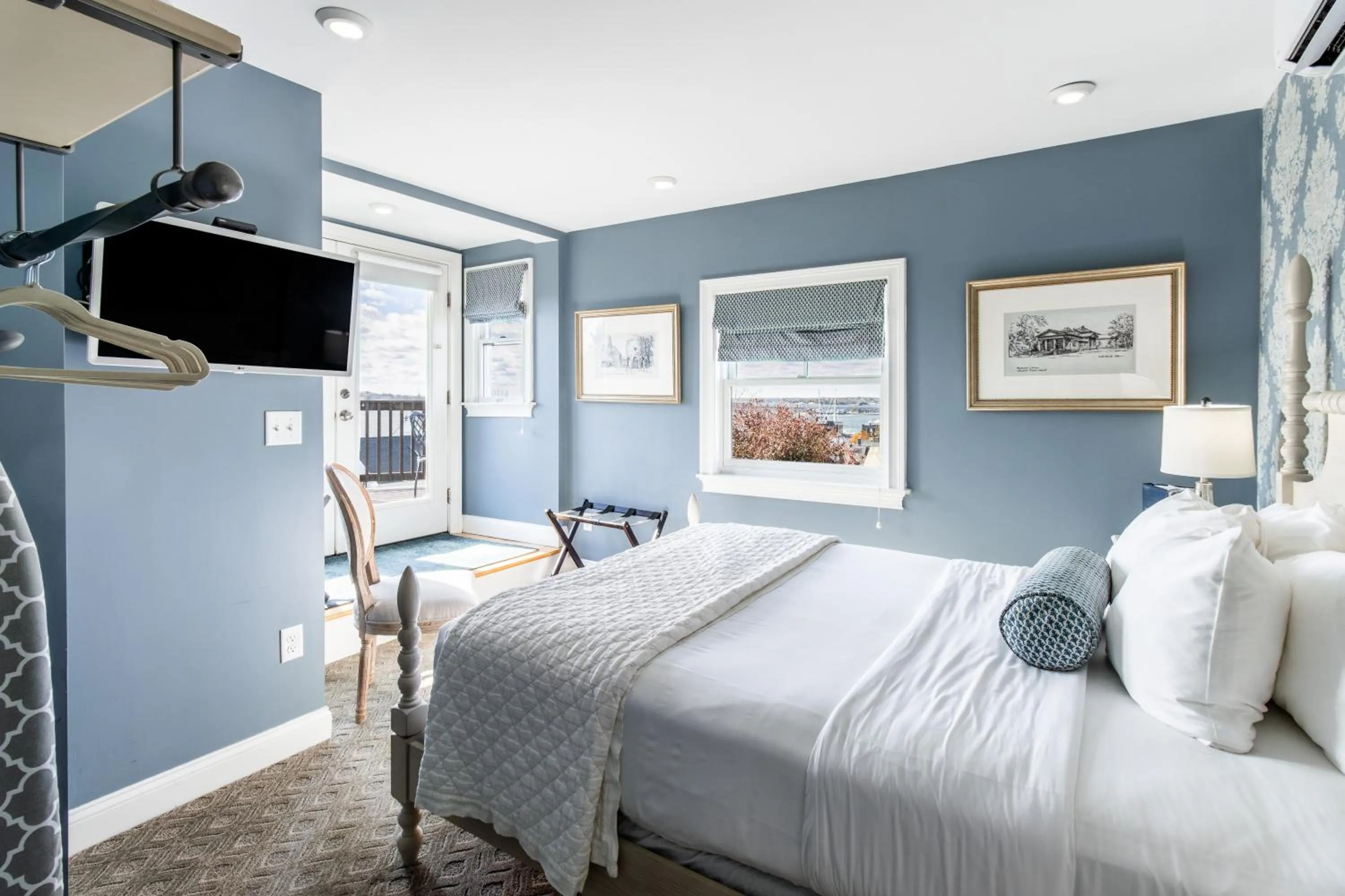 Bed in Serenity Inn Newport