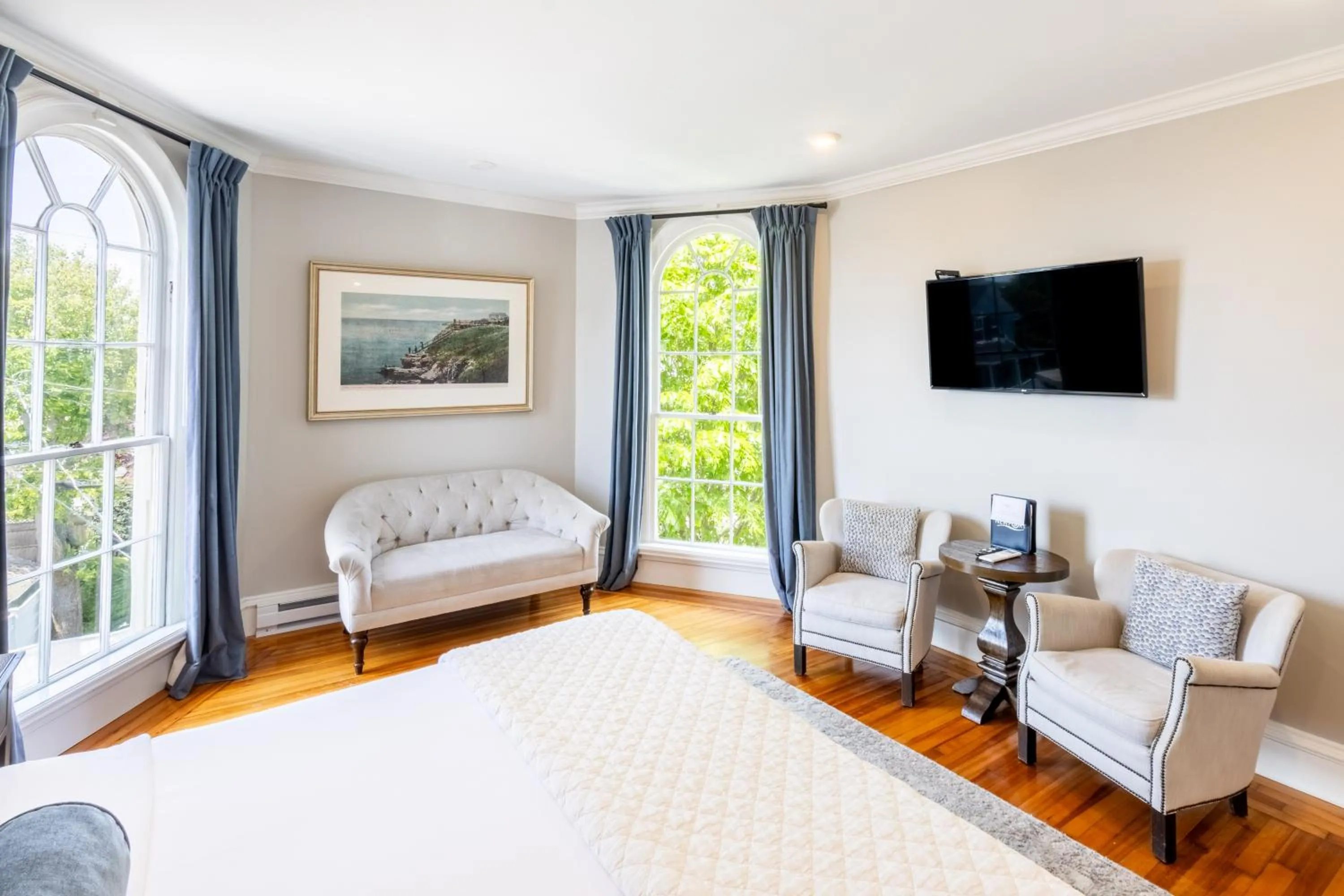 Bed in Serenity Inn Newport