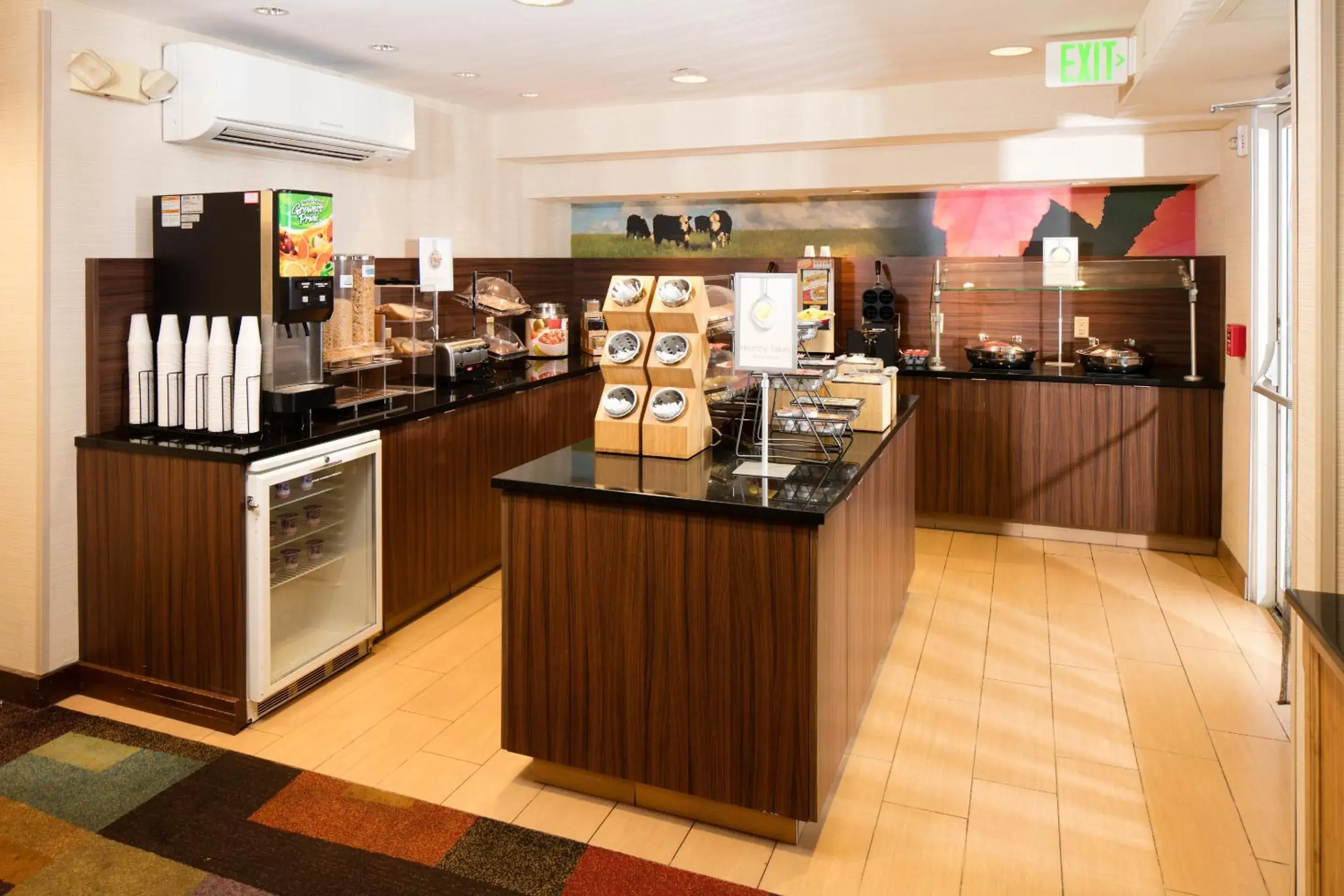 Food and drinks in Baymont by Wyndham Dayton North Food and drinks in Baymont by Wyndham Dayton North