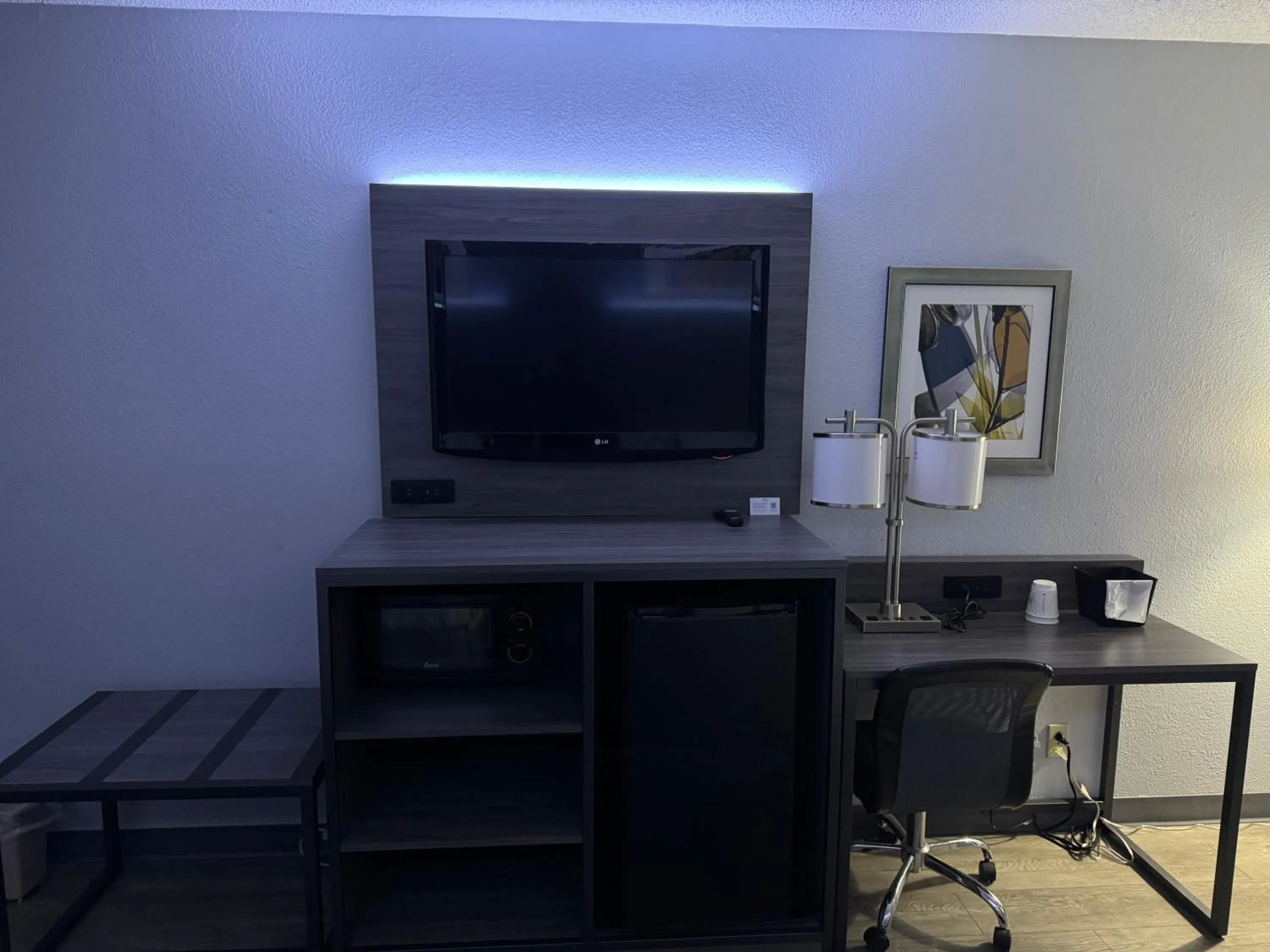 TV and multimedia in Baymont by Wyndham Dayton North